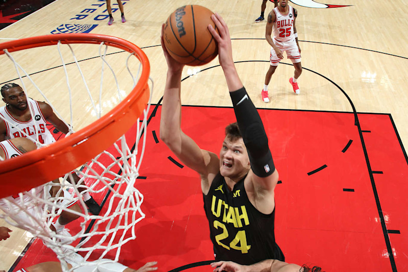CHICAGO, IL - NOVEMBER 4: Walker Kessler #24 of the Utah Jazz dunks the ball during the game against the Chicago Bulls on NOVEMBER 4, 2024 at United Center in Chicago, Illinois. NOTE TO USER: User expressly acknowledges and agrees that, by downloading and or using this photograph, User is consenting to the terms and conditions of the Getty Images License Agreement. Mandatory Copyright Notice: Copyright 2024 NBAE (Photo by Gary Dineen/NBAE via Getty Images)