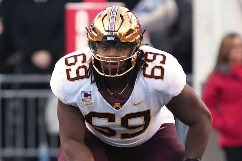 COLUMBUS, OHIO - NOVEMBER 18: offensive lineman Aireontae Ersery #69 of the Minnesota Golden Gophers lines up along the line scrimmage during the game against the Ohio State Buckeyes at Ohio Stadium on November 18, 2023 in Columbus, Ohio. (Photo by Jason Mowry/Getty Images)
