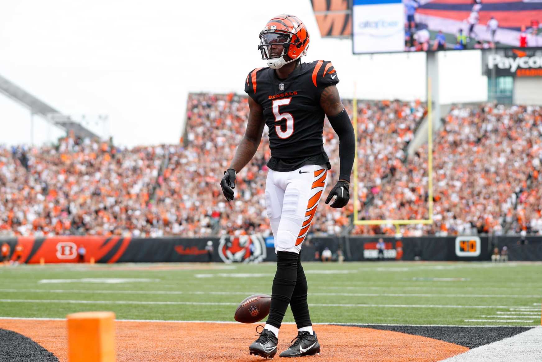 CINCINNATI, OH - SEPTEMBER 17: Cincinnati Bengals wide receiver Tee Higgins (5) reacts after scoring a touchdown during the game against the Baltimore Ravens and the Cincinnati Bengals on September 17, 2023, at Paycor Stadium in Cincinnati, OH. (Photo by Ian Johnson/Icon Sportswire via Getty Images