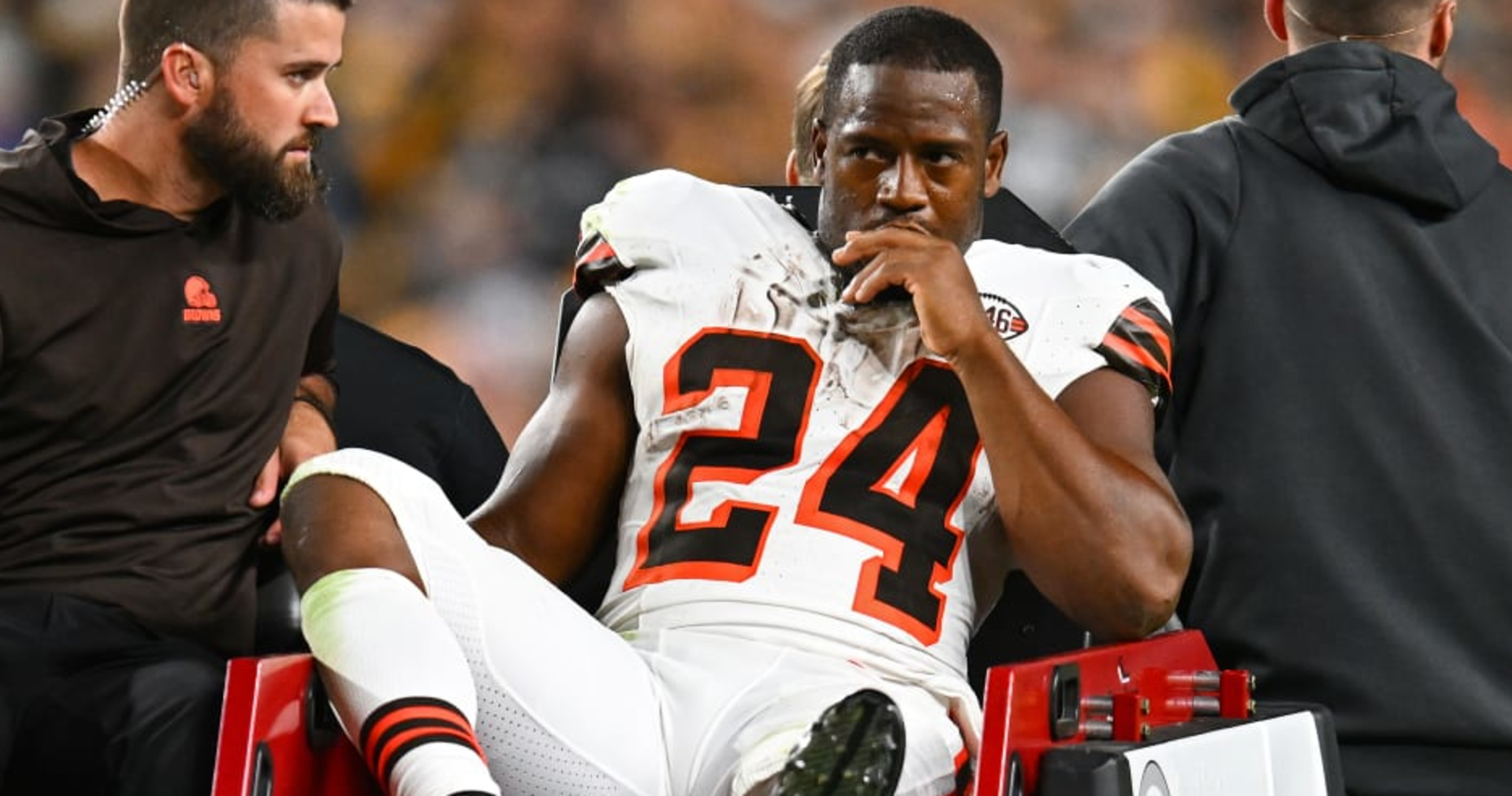 Steelers hold off Browns on 'Monday Night Football'; Nick Chubb carted off  with horrific knee injury
