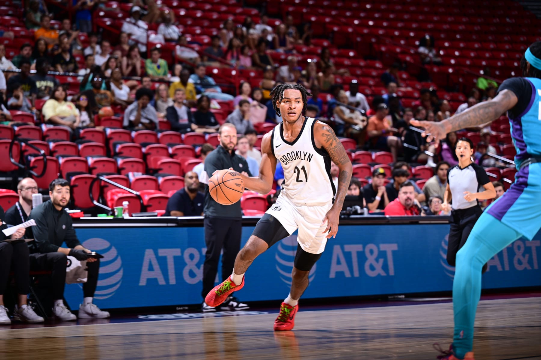 LAS VEGAS, NV - JULY 21: Noah Clowney #21 of the Brooklyn Nets handles the ball during the game against the Charlotte Hornets on July 21, 2024 at the Thomas & Mack Center in Las Vegas, Nevada. NOTE TO USER: User expressly acknowledges and agrees that, by downloading and or using this photograph, User is consenting to the terms and conditions of the Getty Images License Agreement. Mandatory Copyright Notice: Copyright 2024 NBAE (Photo by Adam Hagy/NBAE via Getty Images)