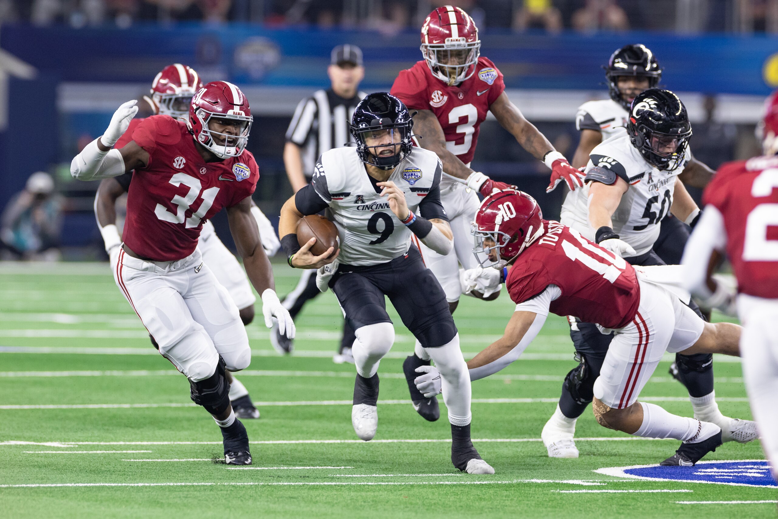ARLINGTON, TX - DECEMBER 31: Cincinnati Bearcats quarterback Desmond Ridder (#9) runs up field during the Goodyear Cotton Bowl CFP Semifinal college football game between the Alabama Crimson Tide and the Cincinnati Bearcats on December 31, 2021 at AT&T Stadium in Arlington, Texas.  (Photo by Matthew Visinsky/Icon Sportswire via Getty Images)