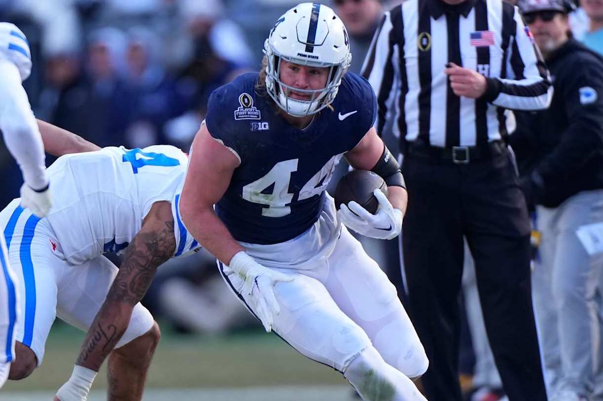 UNIVERSITY PARK, PA - DECEMBER 21: Penn State Nittany Lions Tight End Tyler Warren (44) runs with the ball after making a catch during the first half of the College Football Playoff First Round game between the SMU Mustangs and the Penn State Nittany Lions on December 21, 2024, at Beaver Stadium in University Park, PA. (Photo by Gregory Fisher/Icon Sportswire via Getty Images)