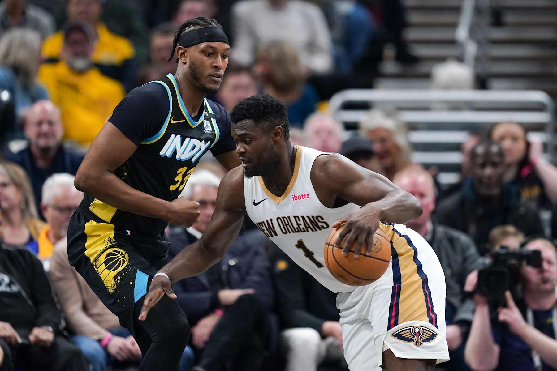 INDIANAPOLIS, INDIANA - FEBRUARY 28: Zion Williamson #1 of the New Orleans Pelicans dribbles the ball while being guarded by Myles Turner #33 of the Indiana Pacers in the first quarter at Gainbridge Fieldhouse on February 28, 2024 in Indianapolis, Indiana. NOTE TO USER: User expressly acknowledges and agrees that, by downloading and or using this photograph, User is consenting to the terms and conditions of the Getty Images License Agreement. (Photo by Dylan Buell/Getty Images)