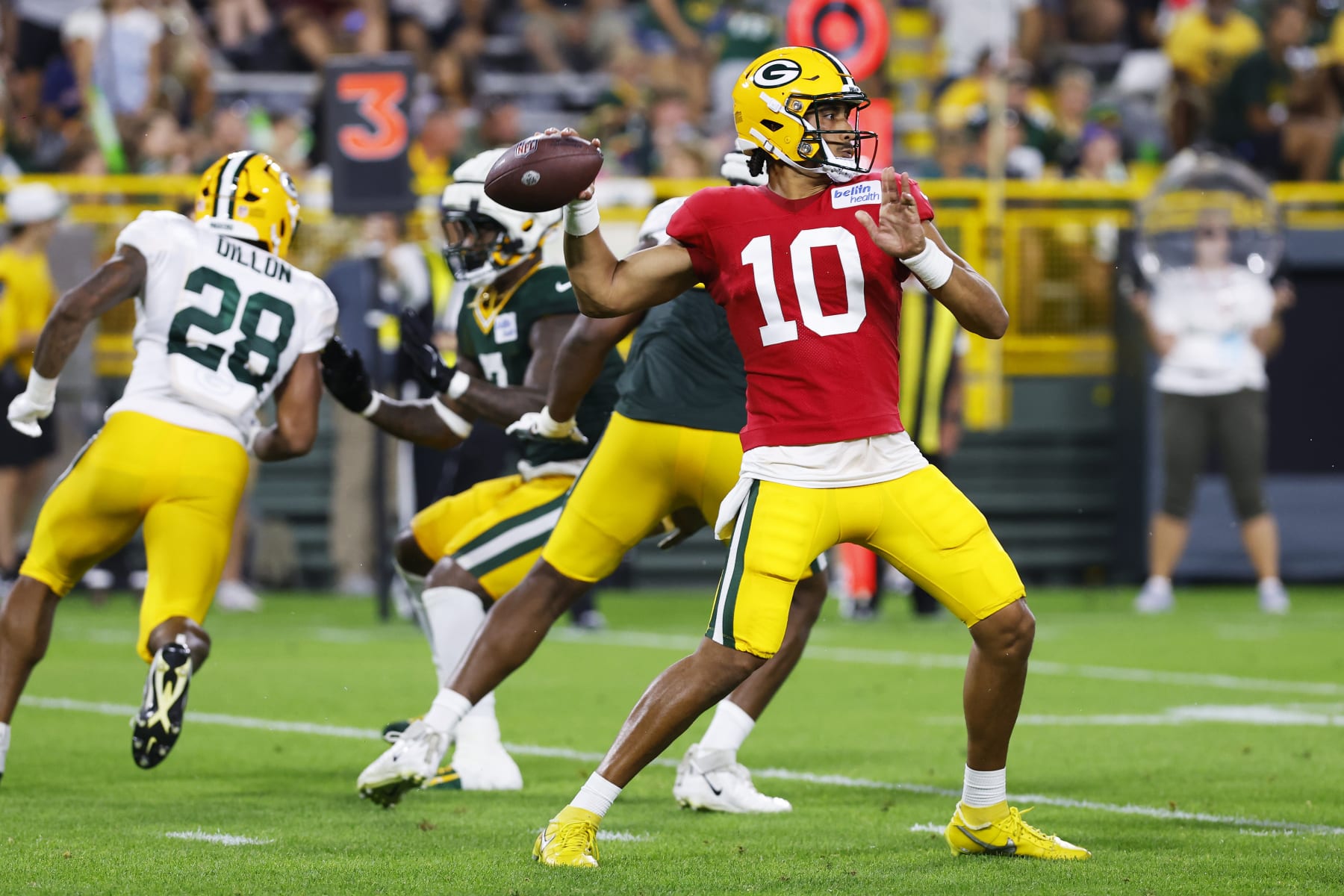 GREEN BAY, WI - AUGUST 03: Green Bay Packers quarterback Jordan Love (10) passes during the Green Bay Packers Family Night on August 3, 2024 at Lambeau Field in Green Bay, WI. (Photo by Larry Radloff/Icon Sportswire via Getty Images)