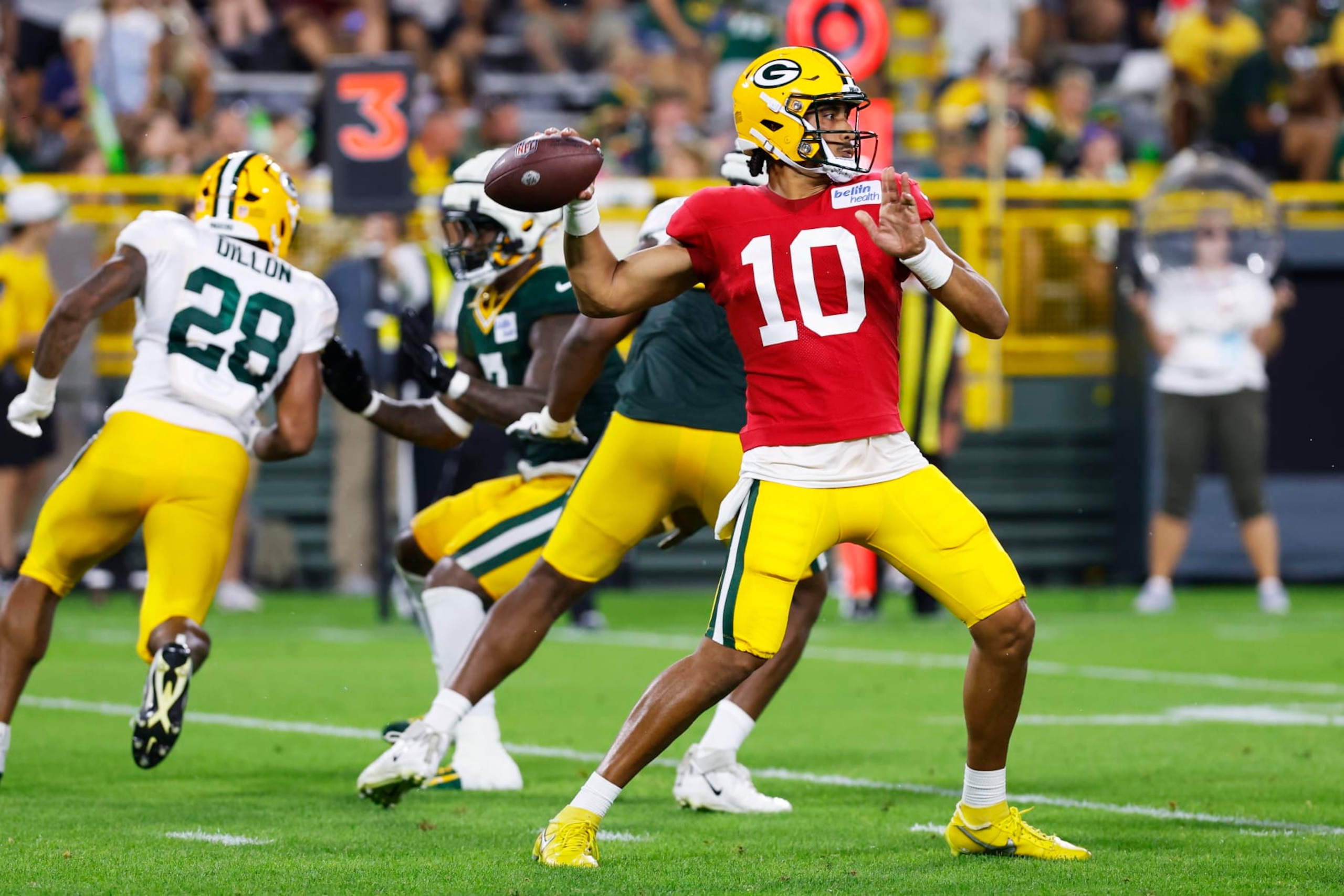GREEN BAY, WI - AUGUST 03: Green Bay Packers quarterback Jordan Love (10) passes during the Green Bay Packers Family Night on August 3, 2024 at Lambeau Field in Green Bay, WI. (Photo by Larry Radloff/Icon Sportswire via Getty Images) GREEN BAY, WI - AUGUST 03: Green Bay Packers quarterback Jordan Love (10) passes during the Green Bay Packers Family Night on August 3, 2024 at Lambeau Field in Green Bay, WI. (Photo by Larry Radloff/Icon Sportswire via Getty Images)