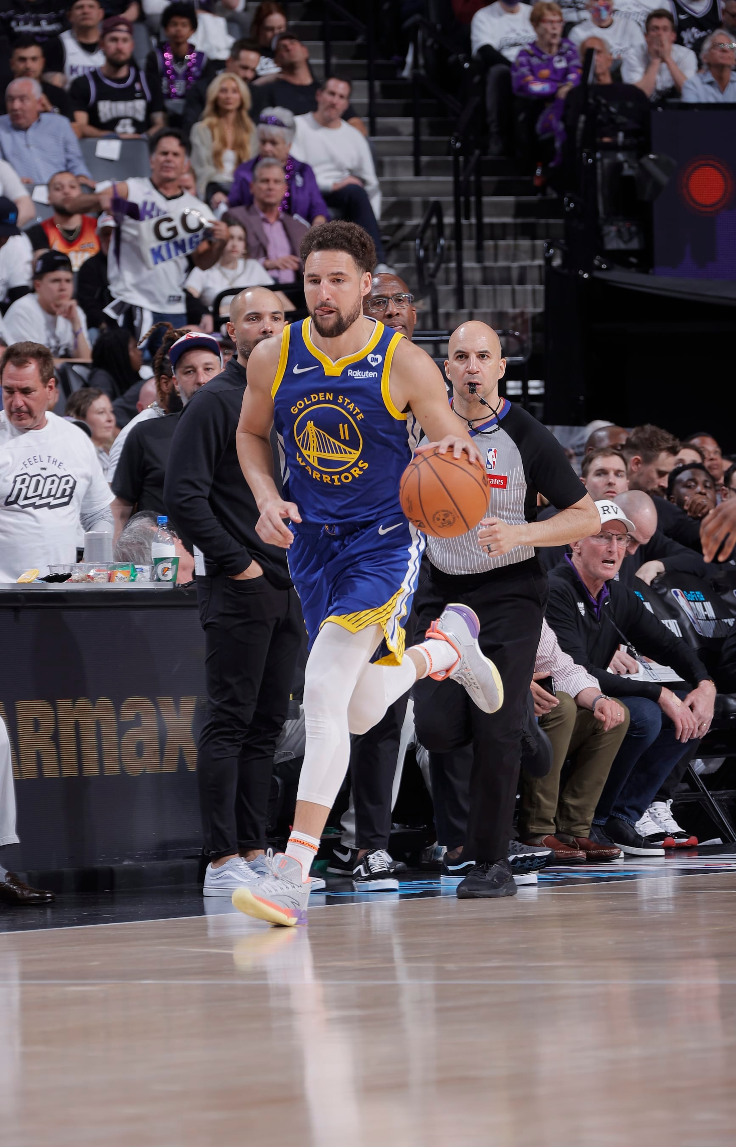SACRAMENTO, CA - APRIL 16: Klay Thompson #11 of the Golden State Warriors brings the ball up the court during the game against the Sacramento Kings during the 2024 Play-In Tournament on April 16, 2024 at Golden 1 Center in Sacramento, California. NOTE TO USER: User expressly acknowledges and agrees that, by downloading and or using this photograph, User is consenting to the terms and conditions of the Getty Images Agreement. Mandatory Copyright Notice: Copyright 2024 NBAE (Photo by Rocky Widner/NBAE via Getty Images)