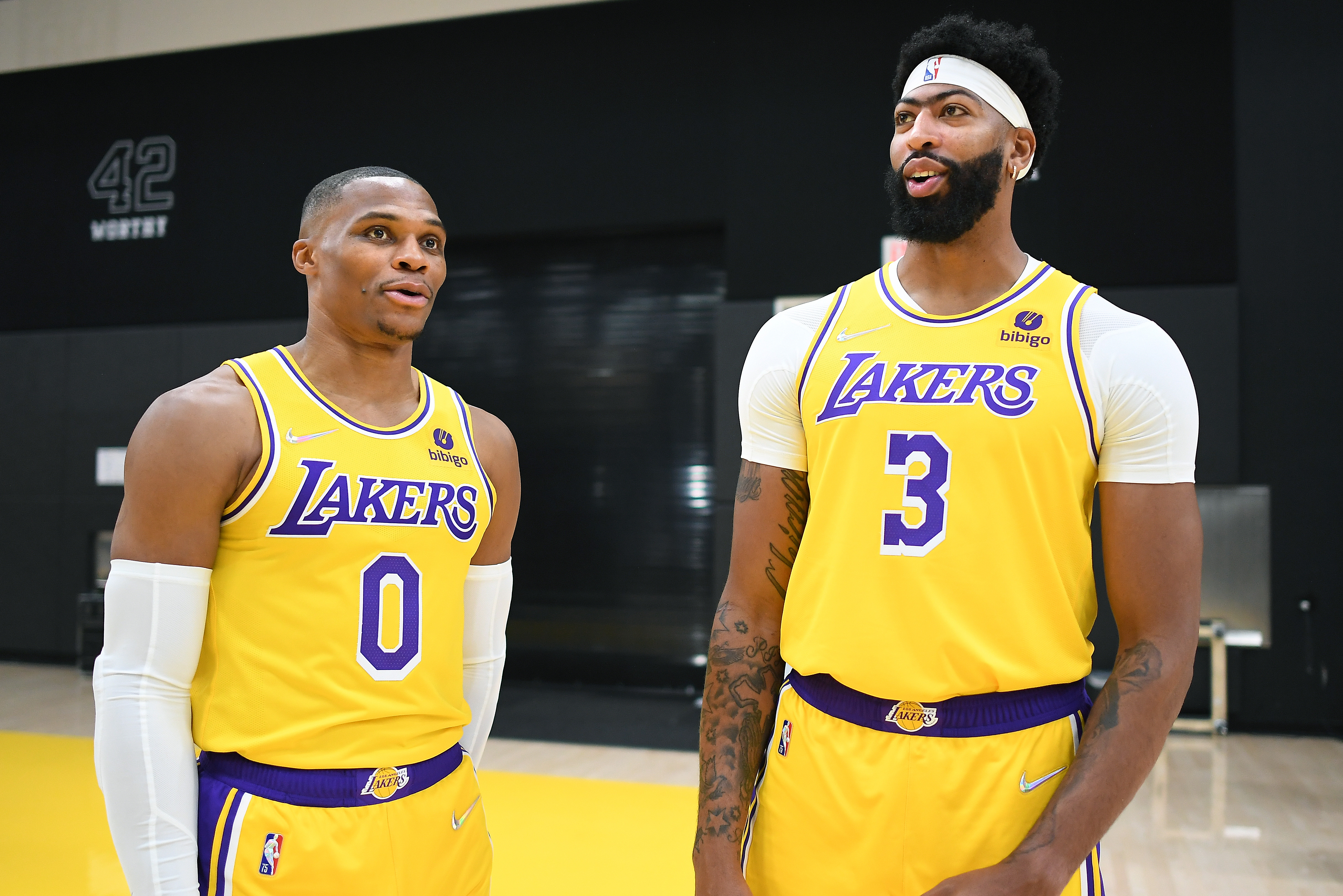 Lakers' Russell Westbrook Calls Anthony Davis the 'Ultimate Weapon,' 'One of a Kind' thumbnail