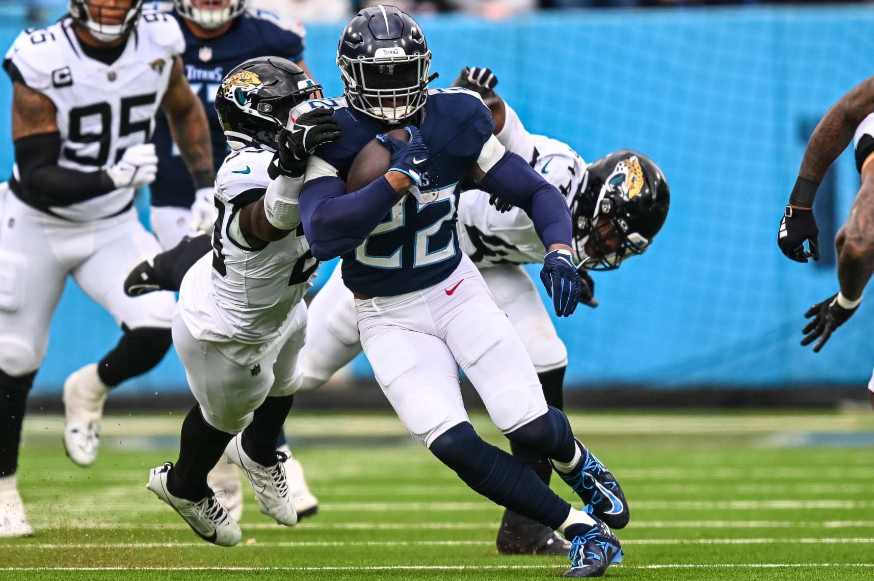 NASHVILLE, TN - JANUARY 07: Tennessee Titans running back Derrick Henry (22) runs with the ball during the NFL game between the Tennessee Titans and the Jacksonville Jaguars on January 7, 2024, at Nissan Stadium in Nashville, TN. (Photo by Bryan Lynn/Icon Sportswire via Getty Images)