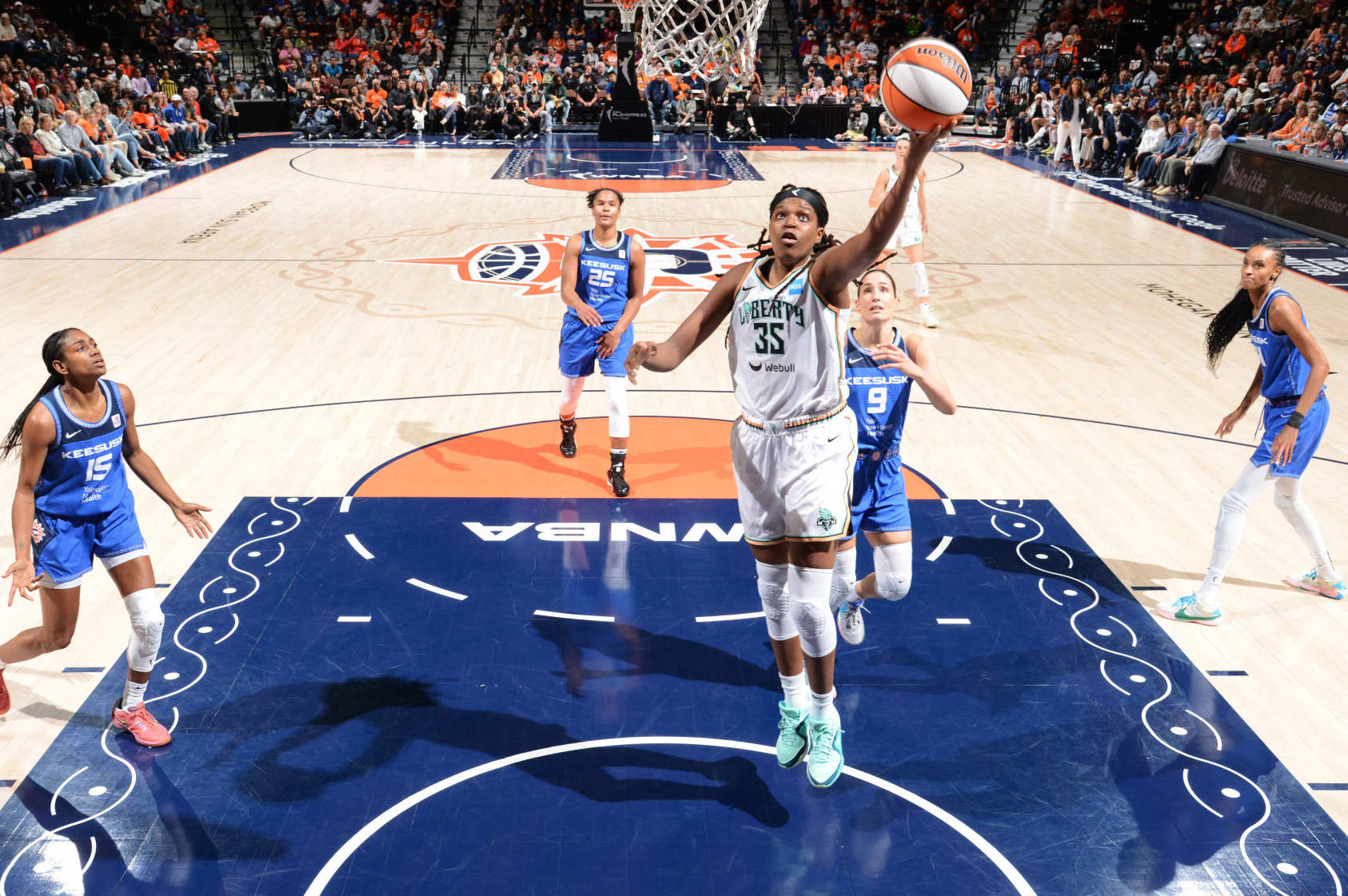 UNCASVILLE, CT - OCTOBER 1: Jonquel Jones #35 of the New York Liberty drives to the basket during the game against the Connecticut Sun during round two game four of the 2023 WNBA Playoffs on October 1, 2023 at the Mohegan Sun Arena in Uncasville, Connecticut. NOTE TO USER: User expressly acknowledges and agrees that, by downloading and or using this photograph, User is consenting to the terms and conditions of the Getty Images License Agreement. Mandatory Copyright Notice: Copyright 2023 NBAE (Photo by Brian Babineau/NBAE via Getty Images)