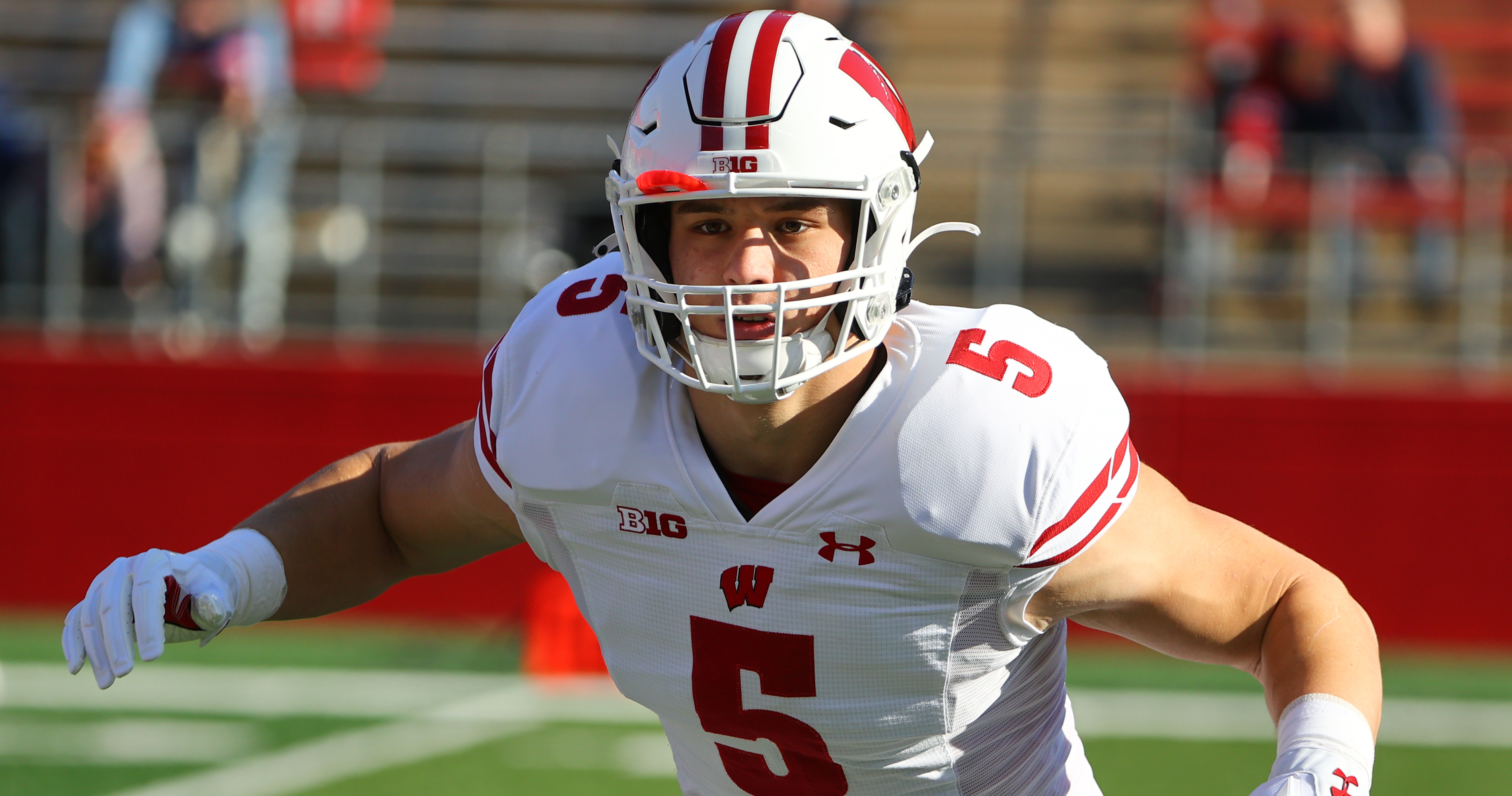 Leo Chenal's 'great week' includes engagement, Wisconsin bowl win