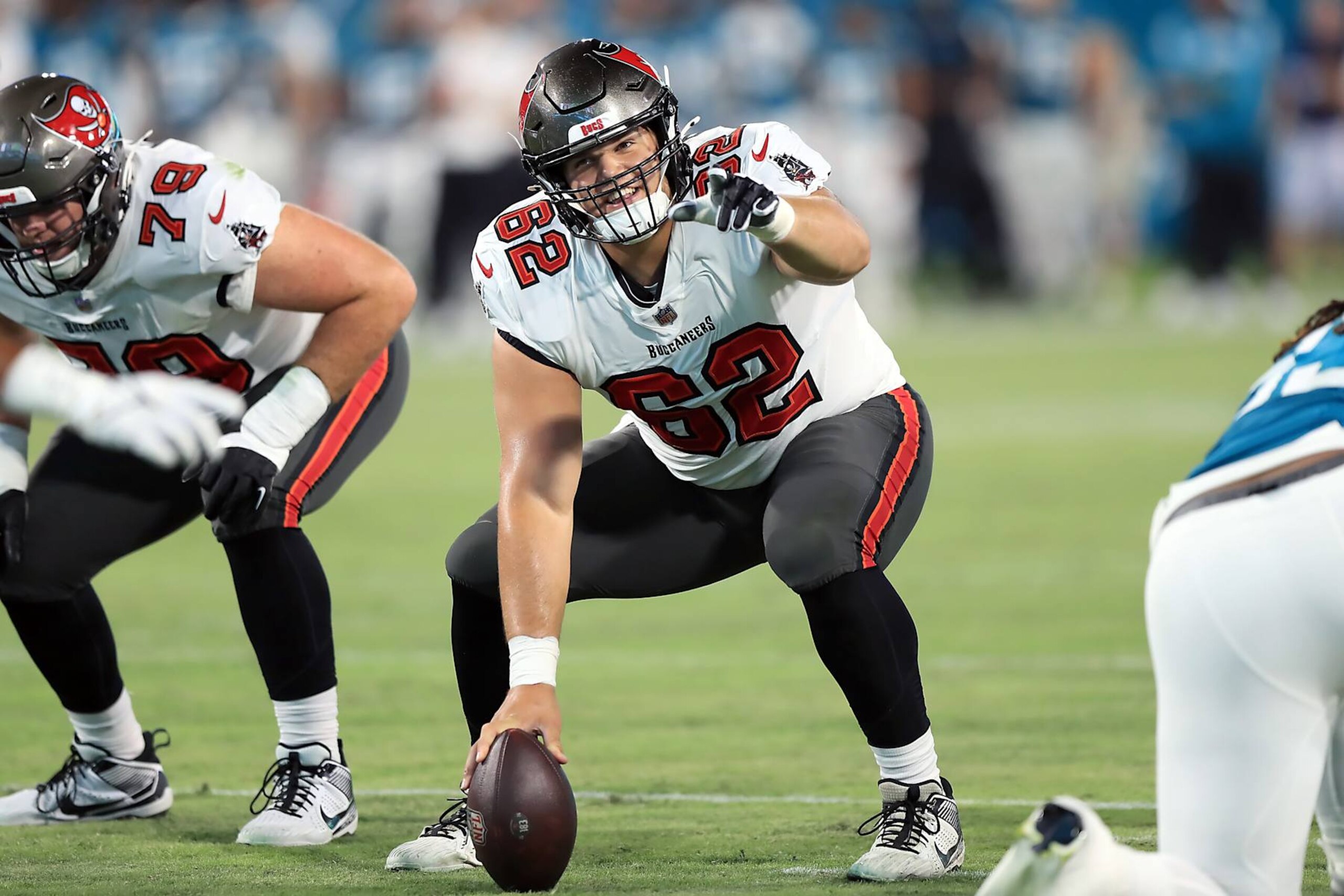 JACKSONVILLE, FL - August 17: Tampa Bay Buccaneers Center Graham Barton (62) sets up to snap the ball during the preseason game between the Tampa Bay Buccaneers and the Jacksonville Jaguars on August 17, 2024 at EverBank Stadium in Jacksonville, FL. (Photo by Cliff Welch/Icon Sportswire via Getty Images)