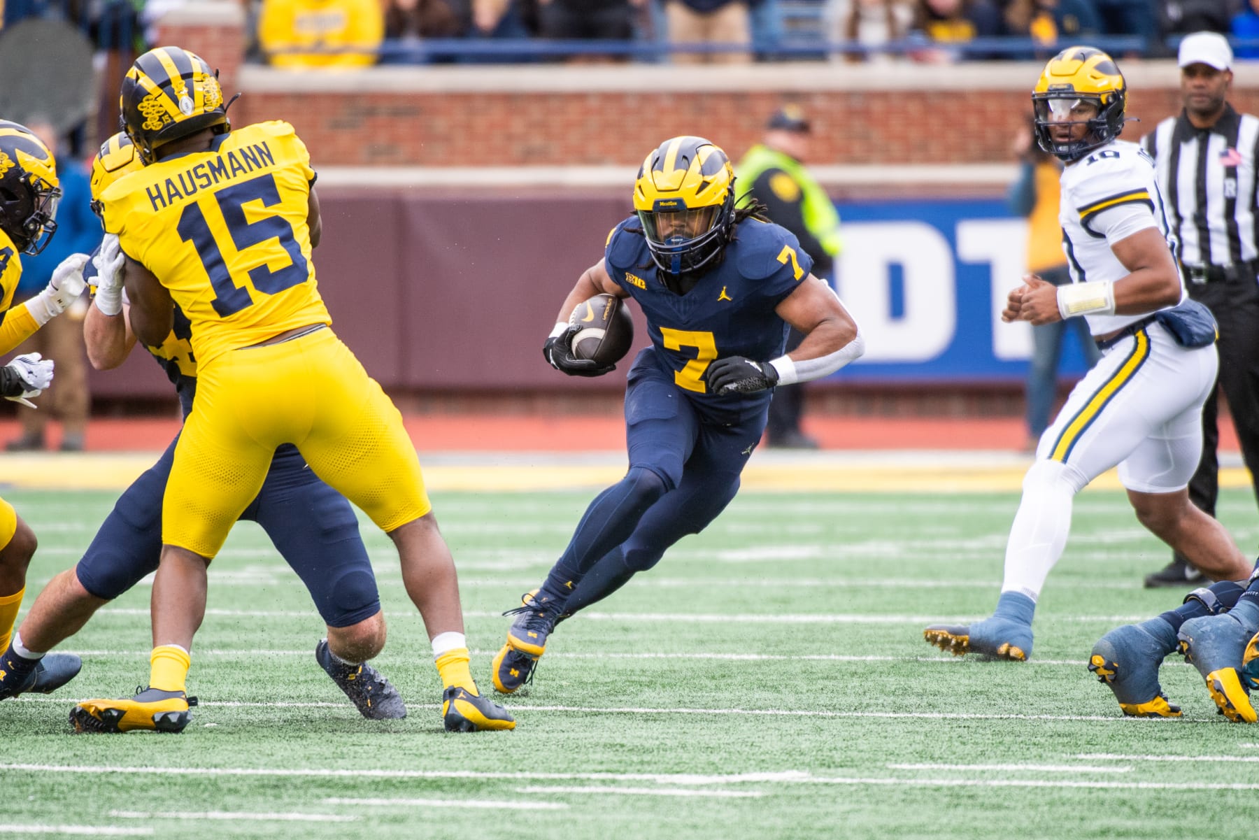 Donovan Edwards #7 of the Michigan Wolverines