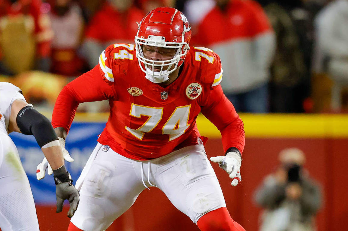 KANSAS CITY, MISSOURI - DECEMBER 31: Jawaan Taylor #74 of the Kansas City Chiefs prepares to block Sam Hubbard #94 of the Cincinnati Bengals during the fourth quarter at GEHA Field at Arrowhead Stadium on December 31, 2023 in Kansas City, Missouri. (Photo by David Eulitt/Getty Images)
