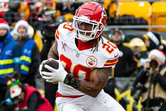 PITTSBURGH, PA - DECEMBER 25: Kansas City Chiefs safety Justin Reid (20) intercepts a pass in the end zone during the regular season NFL football game between the Kansas City Chiefs and Pittsburgh Steelers on December 25, 2024 at Acrisure Stadium in Pittsburgh, PA. (Photo by Mark Alberti/Icon Sportswire via Getty Images)