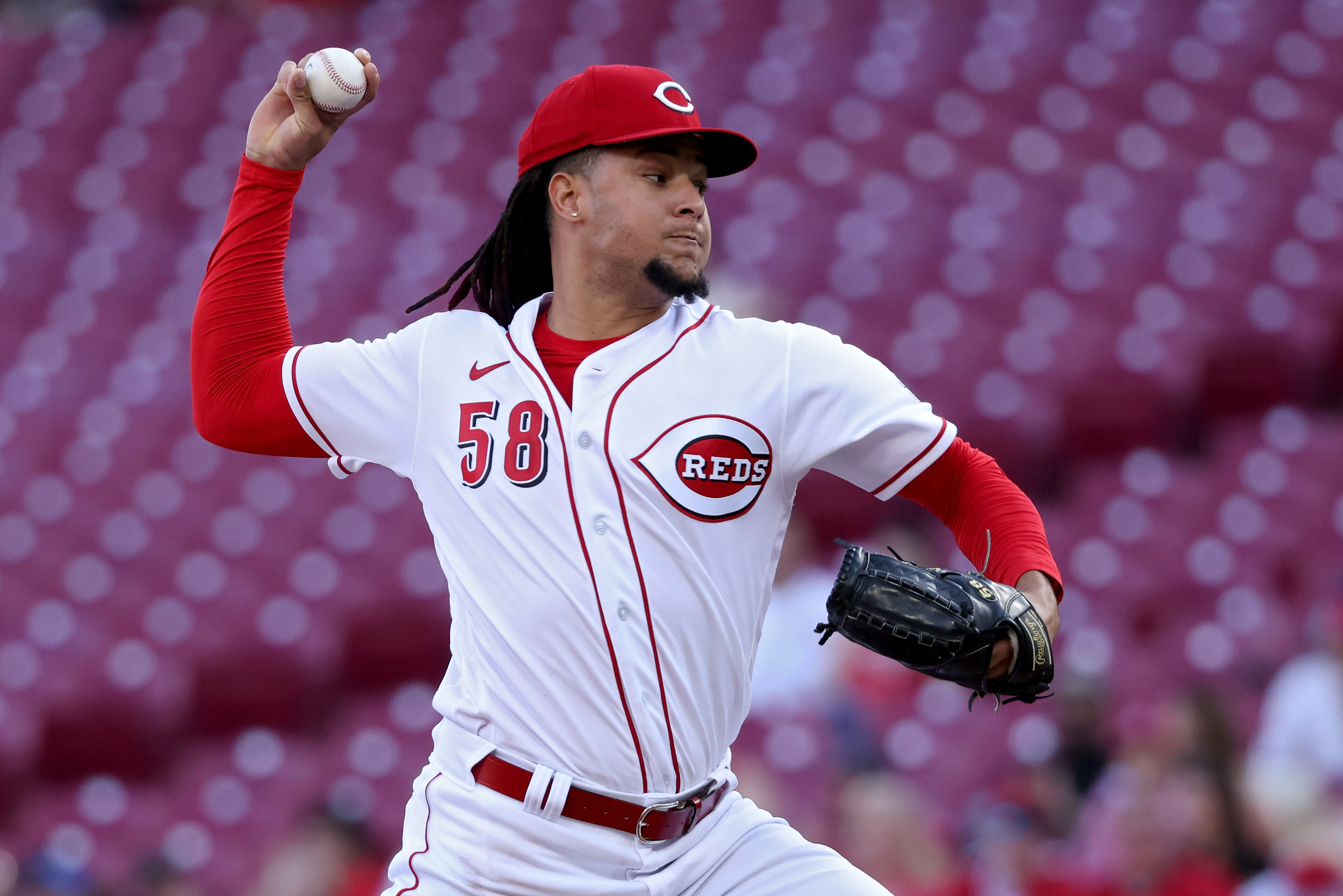 Report: Mets reached out to Reds for Eugenio Suarez, Sonny Gray