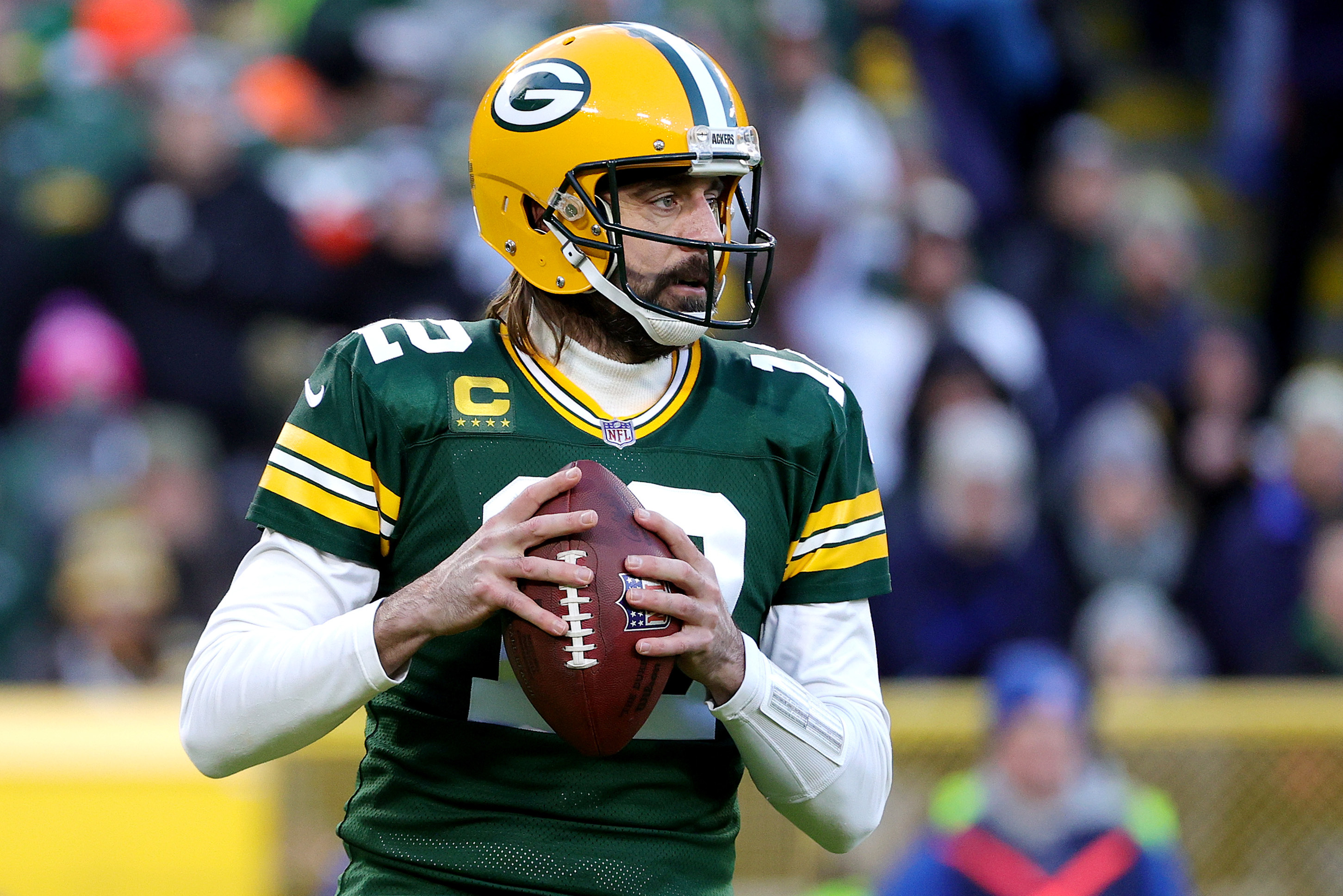 Toe injury can't stop Rodgers as Packers defeat Rams 36-28