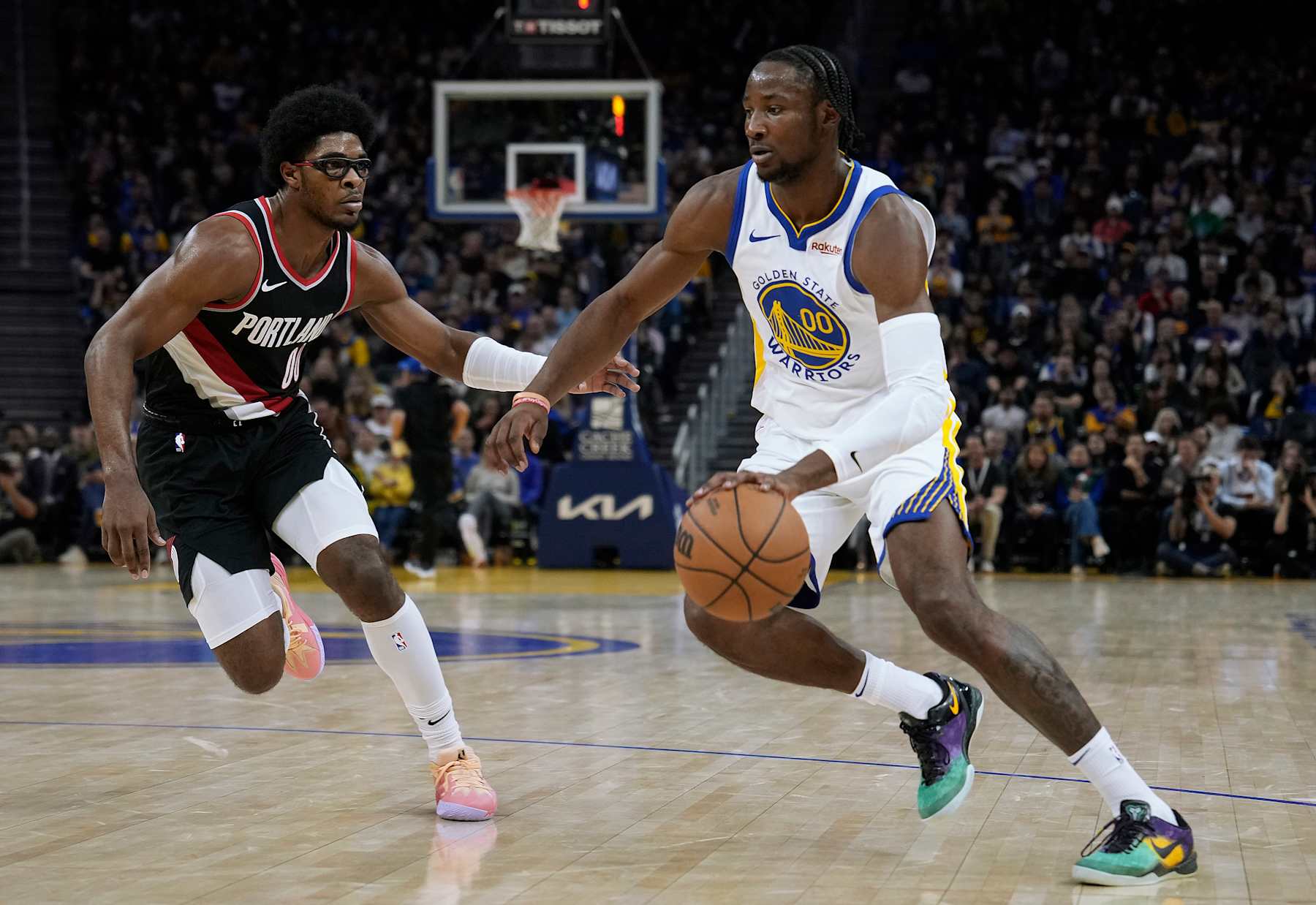 SAN FRANCISCO, CALIFORNIA - DECEMBER 06: Jonathan Kuminga #00 of the Golden State Warriors drives to the basket on Scoot Henderson #00 of the Portland Trail Blazers during the third quarter at Chase Center on December 06, 2023 in San Francisco, California. NOTE TO USER: User expressly acknowledges and agrees that, by downloading and or using this photograph, User is consenting to the terms and conditions of the Getty Images License Agreement. (Photo by Thearon W. Henderson/Getty Images)