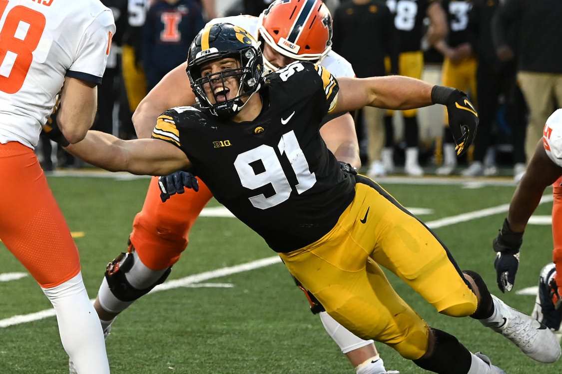 Barrington native Lukas Van Ness impresses at NFL combine