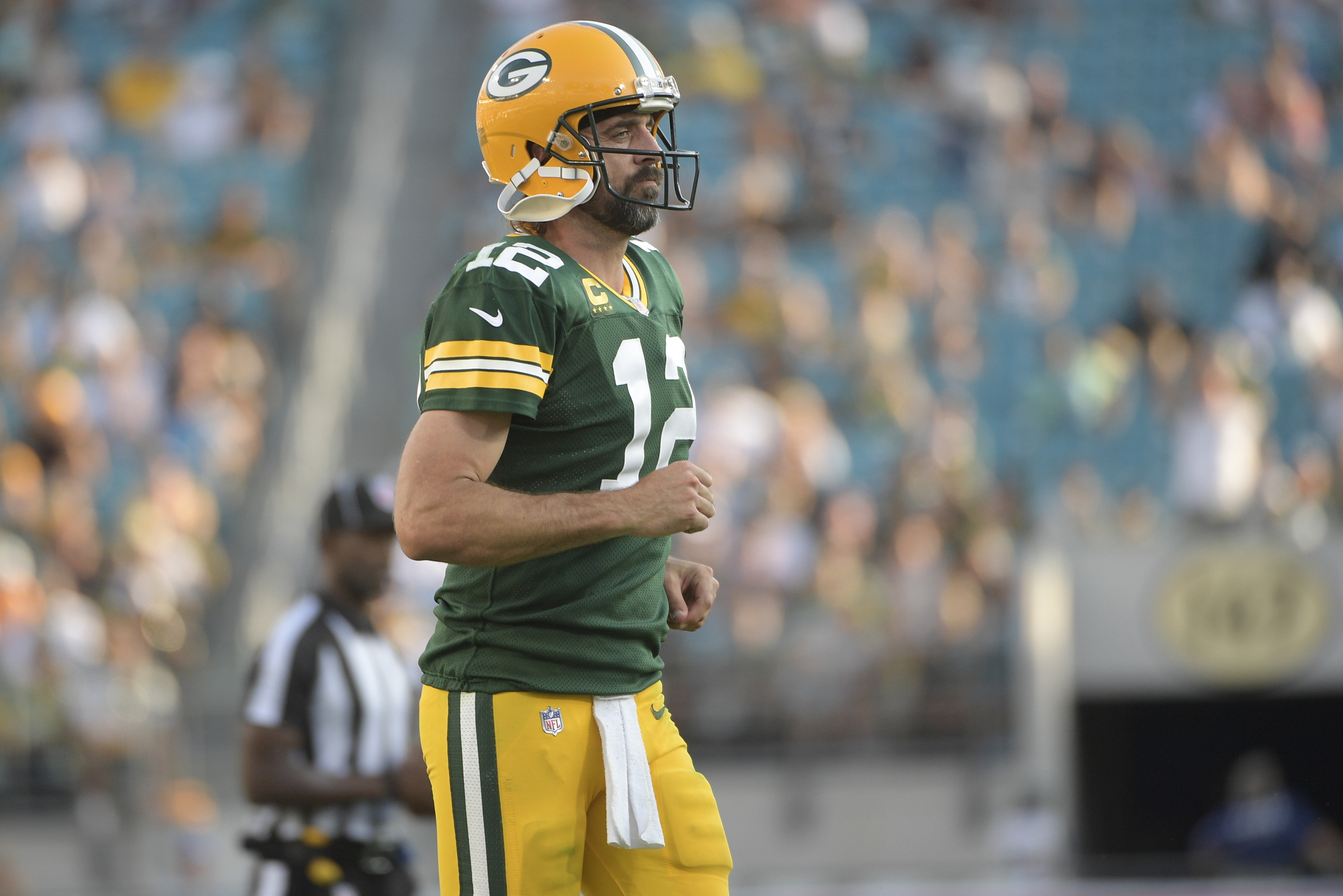 Why did Aaron Rodgers receive a piñata after Packers defeated Rams on MNF?