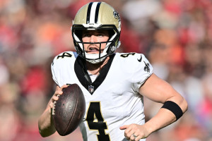 NFL Rumors: Derek Carr Could Stay with Saints for 2 Years on Restructured Contract