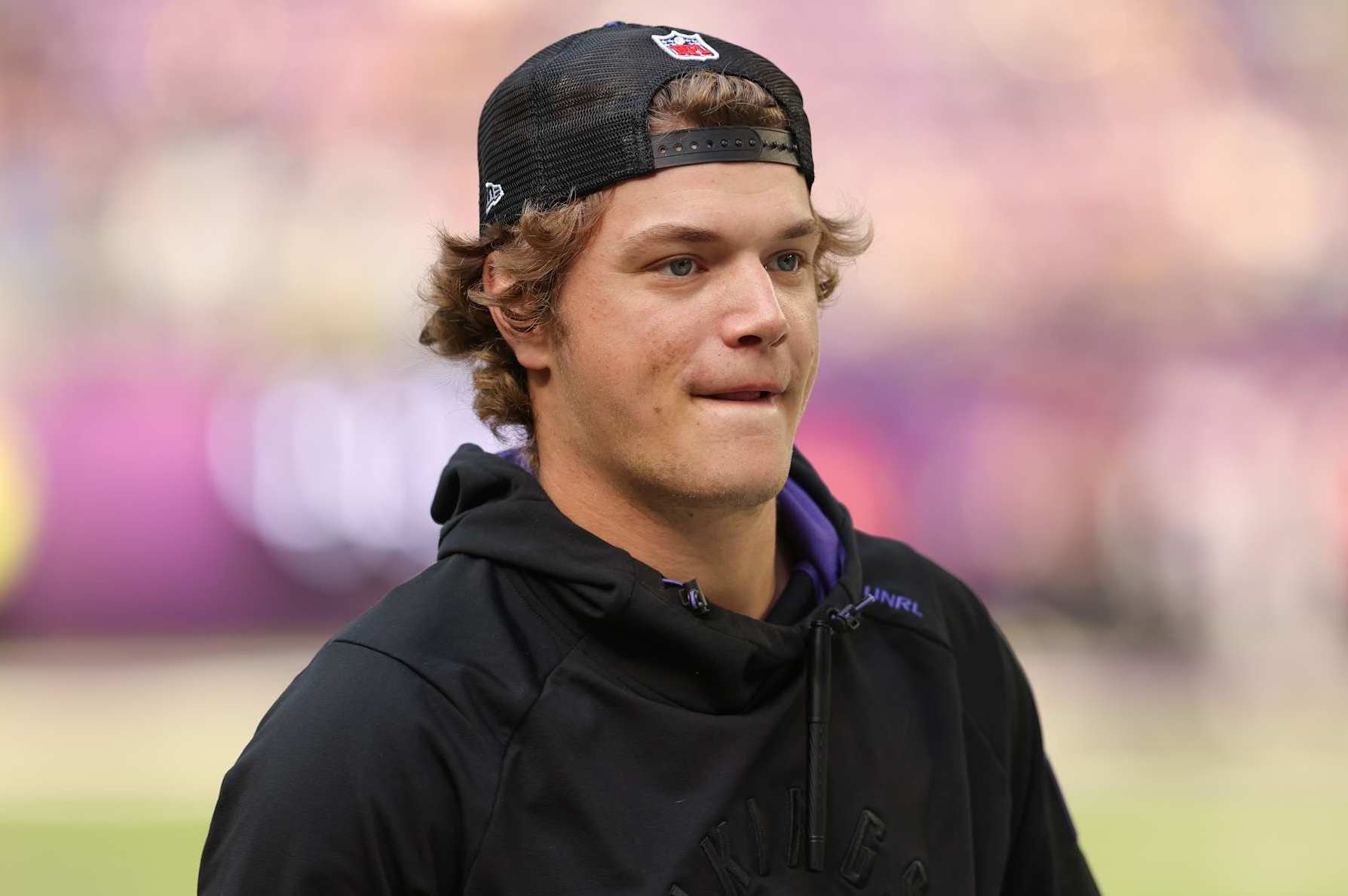MINNEAPOLIS, MN - OCTOBER 20: Minnesota Vikings quarterback J.J. McCarthy (9) looks on before the NFL game between the Detroit Lions and the Minnesota Vikings on October 20, 2024, at U.S. Bank Stadium in Minneapolis, MN. (Photo by Bailey Hillesheim/Icon Sportswire via Getty Images)
