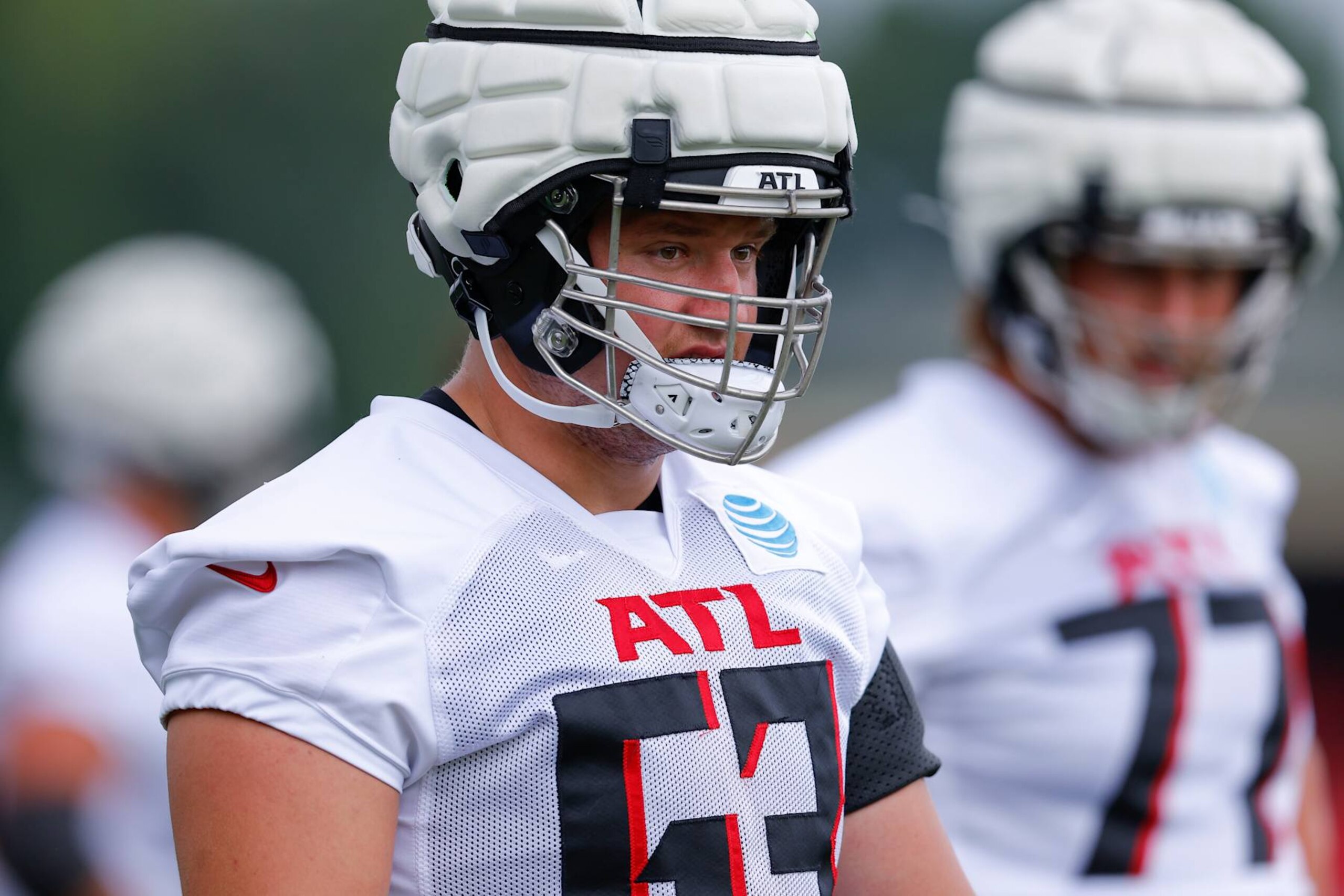 FLOWERY BRANCH, GEORGIA - JULY 28: Chris Lindstrom #63 of the Atlanta Falcons lines up during training camp on July 28, 2024 in Flowery Branch, Georgia. (Photo by Todd Kirkland/Getty Images)