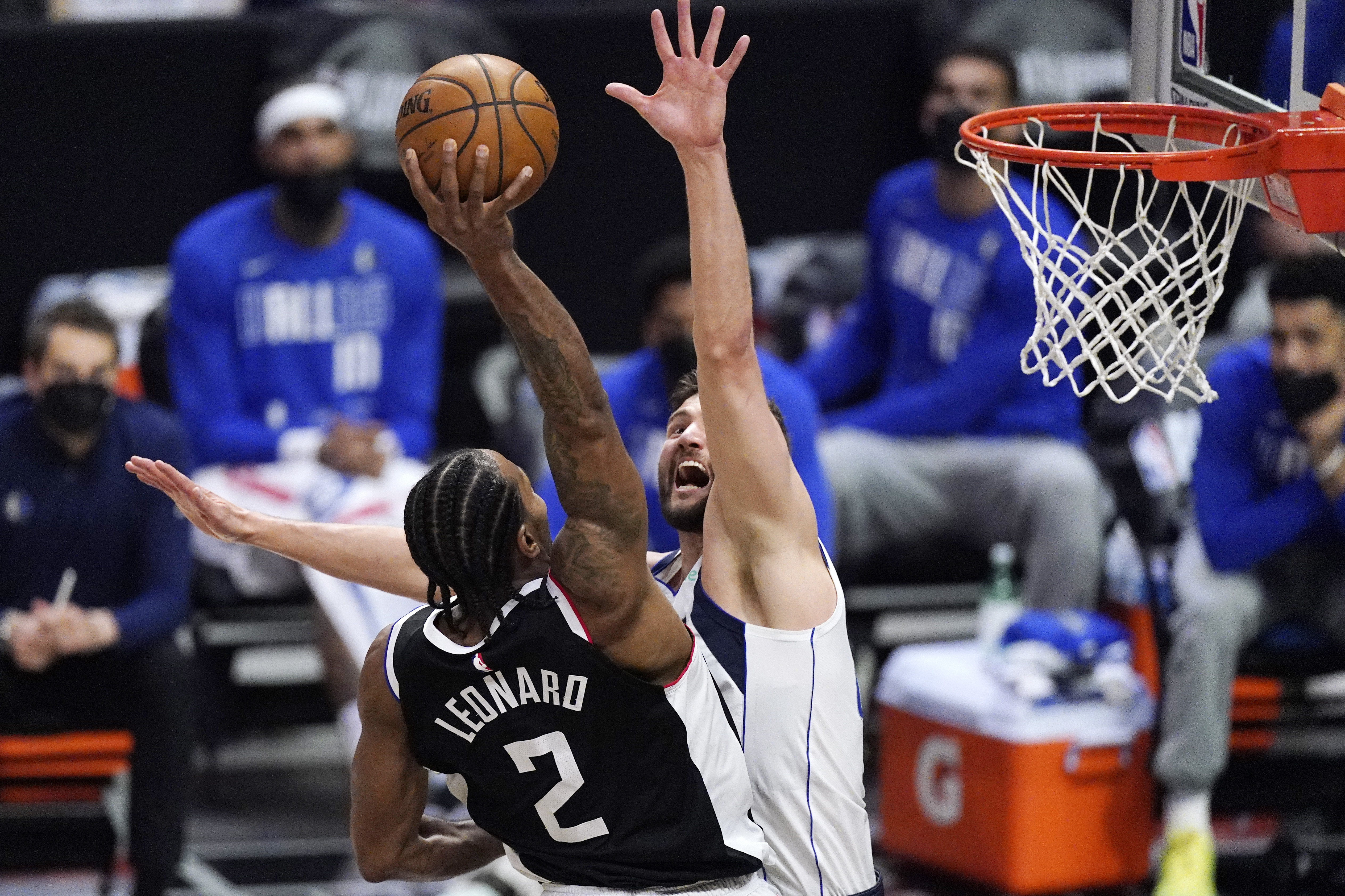 Mavs Maxi Kleber Clippers Stare Down After Kawhi S Dunk Should Be Technical Foul Bleacher Report Latest News Videos And Highlights