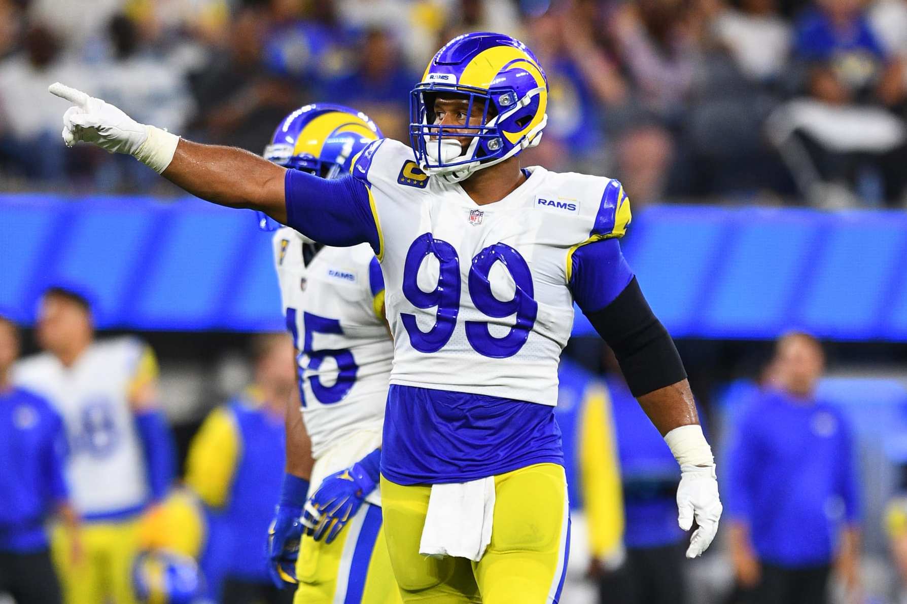 NFL execs, coaches and players still rank Rams' Aaron Donald over Chiefs'  Chris Jones