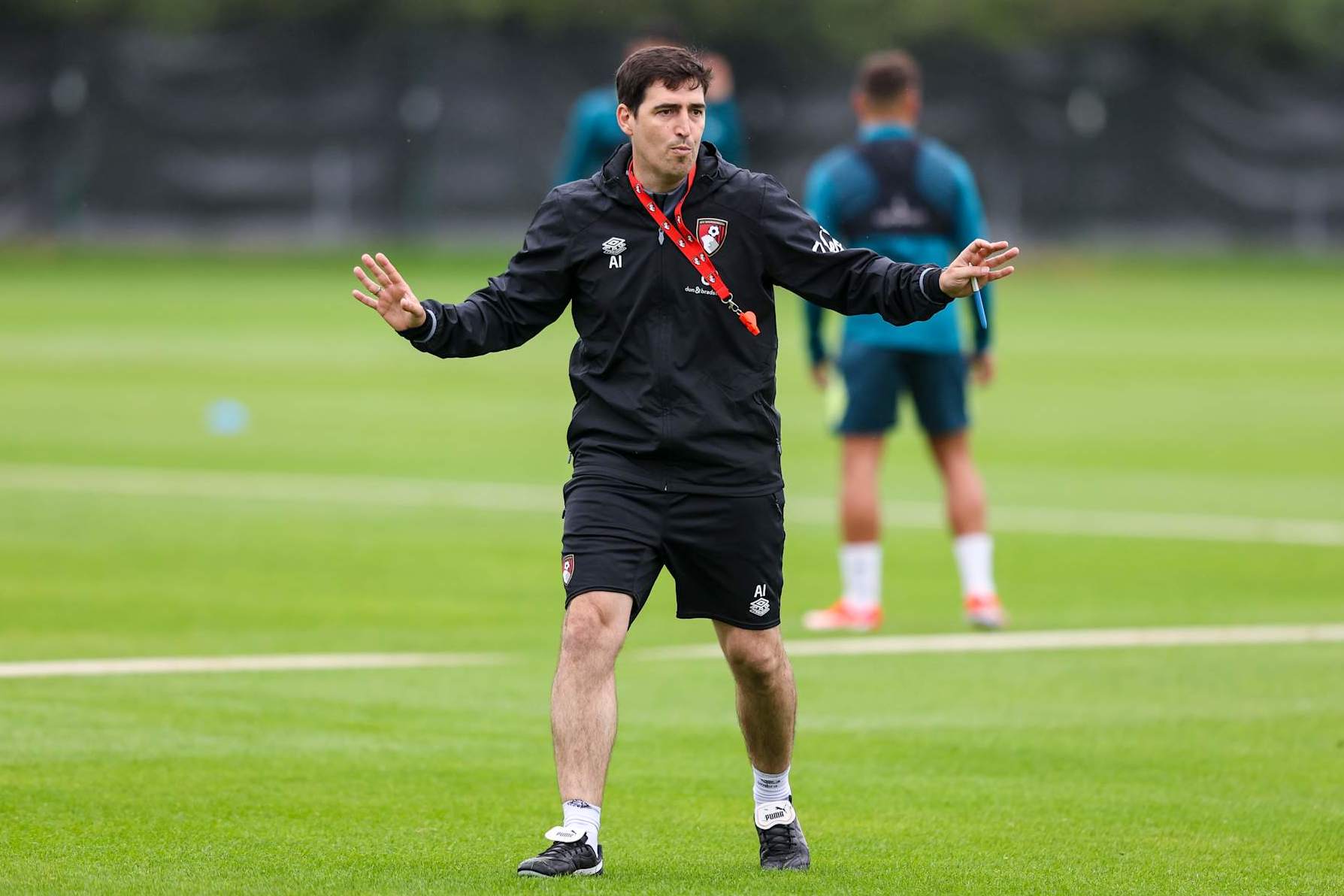 BOURNEMOUTH, ENGLAND - JULY 09: Head Coach Andoni Iraola of Bournemouth during a pre-season training session at Vitality Stadium on July 09, 2024 in Bournemouth, England. (Photo by Robin Jones - AFC Bournemouth/AFC Bournemouth via Getty Images)