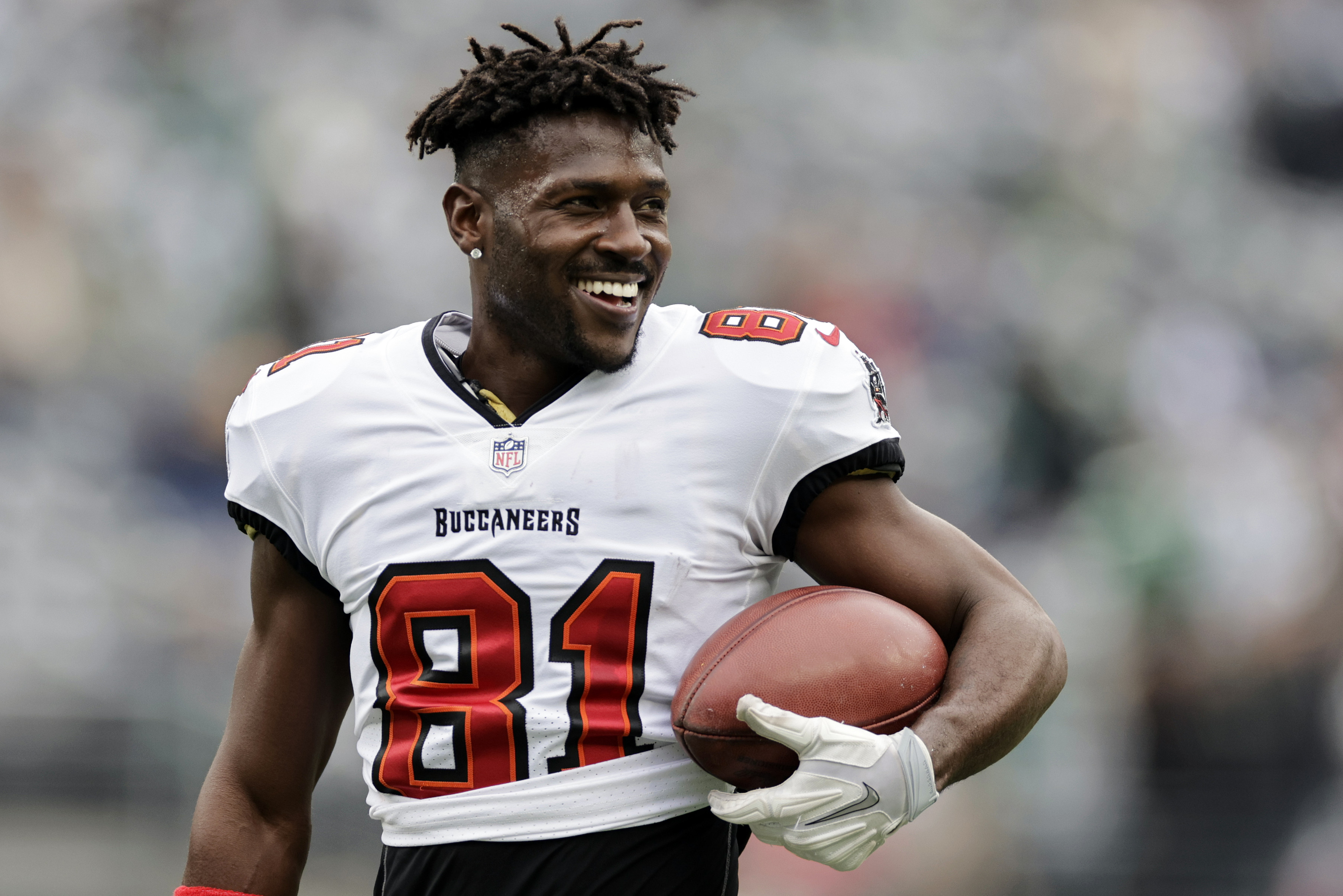 JennaLaineESPN on X: Antonio Brown reacts to the Bucs' loss   / X