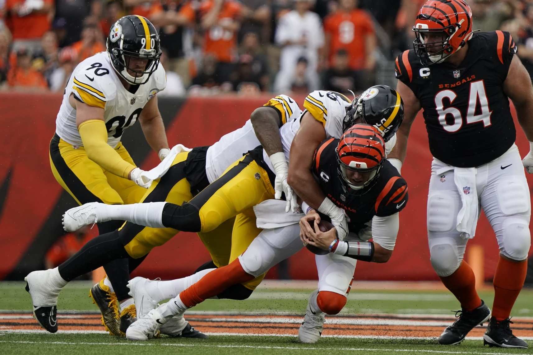 Pittsburgh Steelers safety Miles Killebrew (28) runs for the play during a  NFL football game against the Cincinnati Bengals, Sunday, Sept. 11, 2022,  in Cincinnati. (AP Photo/Emilee Chinn Stock Photo - Alamy