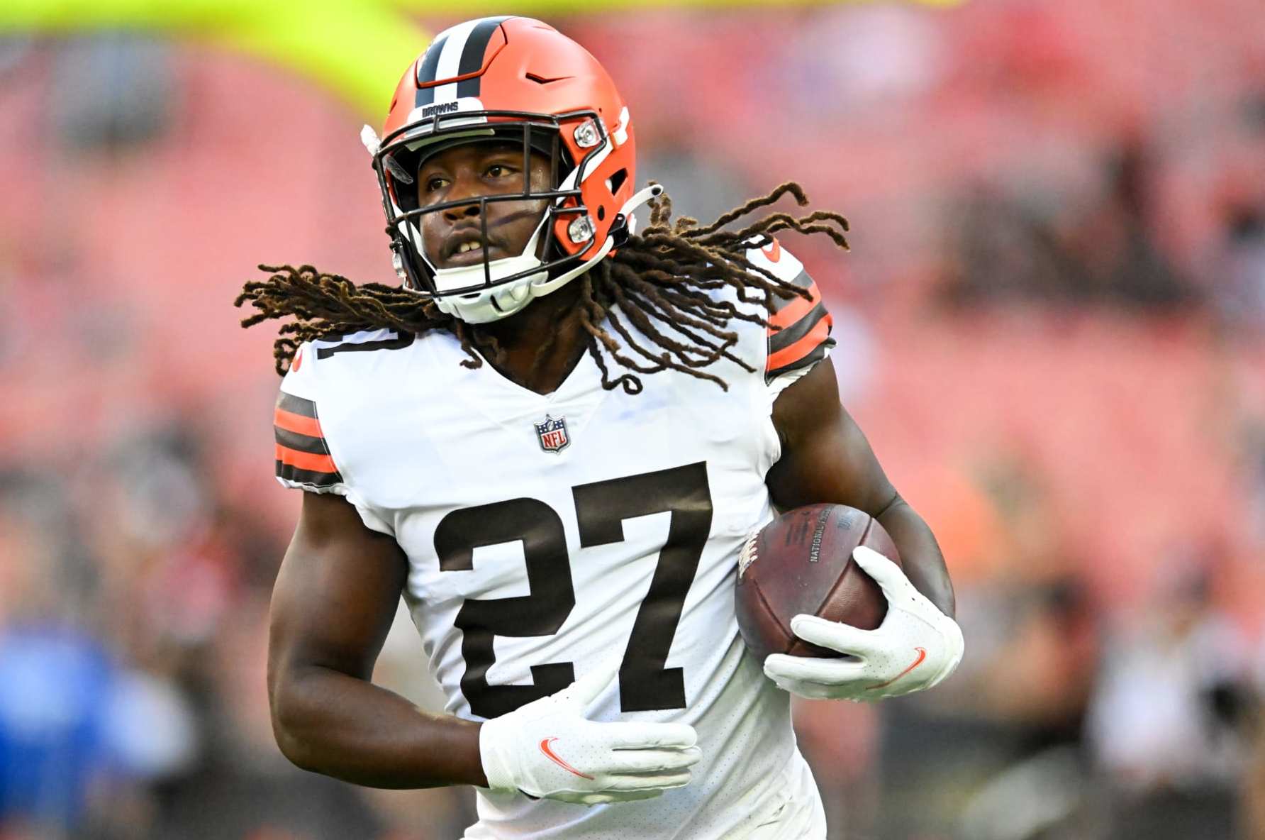 Kareem Hunt will be traded to the Saints