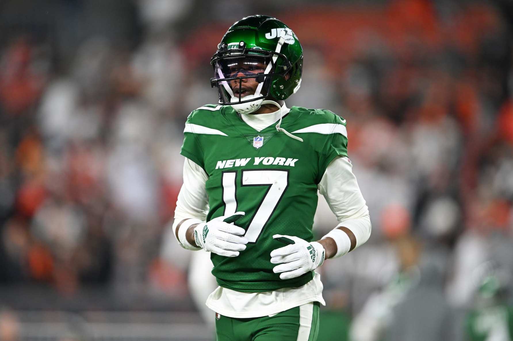 CLEVELAND, OHIO - DECEMBER 28: Garrett Wilson #17 of the New York Jets warms up prior to a game against the Cleveland Browns at Cleveland Browns Stadium on December 28, 2023 in Cleveland, Ohio. (Photo by Nick Cammett/Diamond Images via Getty Images)