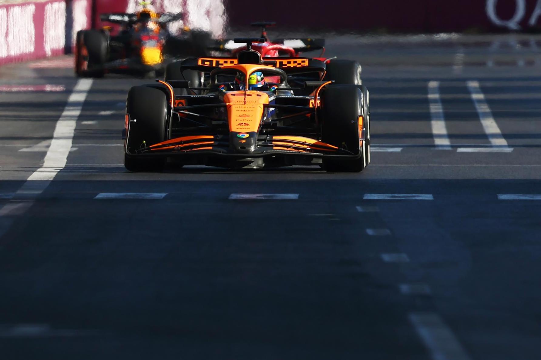 BAKU, AZERBAIJAN - SEPTEMBER 15: Oscar Piastri of Australia driving the (81) McLaren MCL38 Mercedes leads the race during the F1 Grand Prix of Azerbaijan at Baku City Circuit on September 15, 2024 in Baku, Azerbaijan. (Photo by Joe Portlock - Formula 1/Formula 1 via Getty Images)