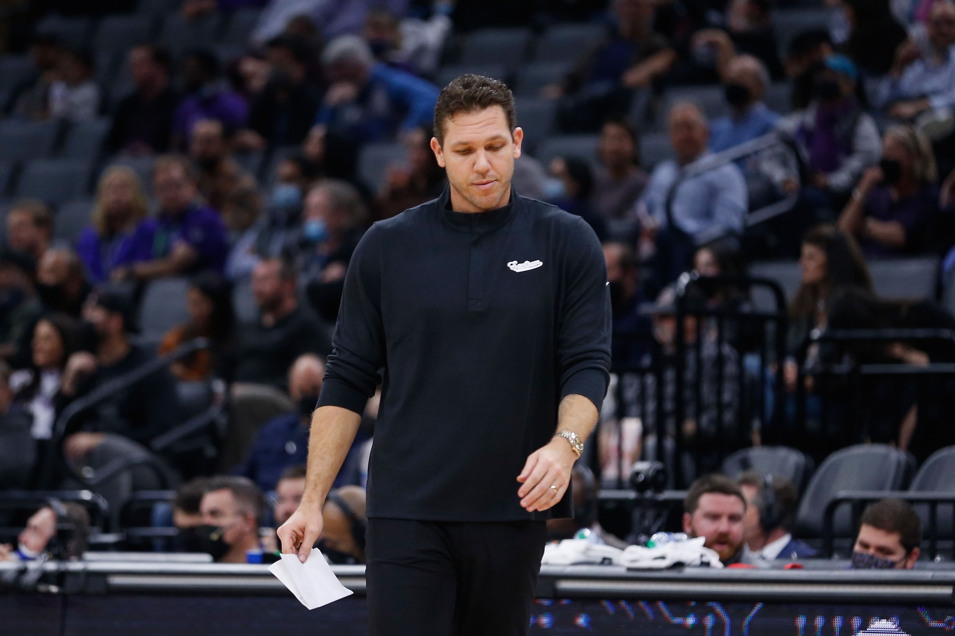 SACRAMENTO, CALIFORNIA - NOVEMBER 19: Head coach Luke Walton of the Sacramento Kings looks on during a time out in the second quarter against the Toronto Raptors at Golden 1 Center on November 19, 2021 in Sacramento, California. NOTE TO USER: User expressly acknowledges and agrees that, by downloading and/or using this photograph, User is consenting to the terms and conditions of the Getty Images License Agreement. (Photo by Lachlan Cunningham/Getty Images) SACRAMENTO, CALIFORNIA - NOVEMBER 19: Head coach Luke Walton of the Sacramento Kings looks on during a time out in the second quarter against the Toronto Raptors at Golden 1 Center on November 19, 2021 in Sacramento, California. NOTE TO USER: User expressly acknowledges and agrees that, by downloading and/or using this photograph, User is consenting to the terms and conditions of the Getty Images License Agreement. (Photo by Lachlan Cunningham/Getty Images)