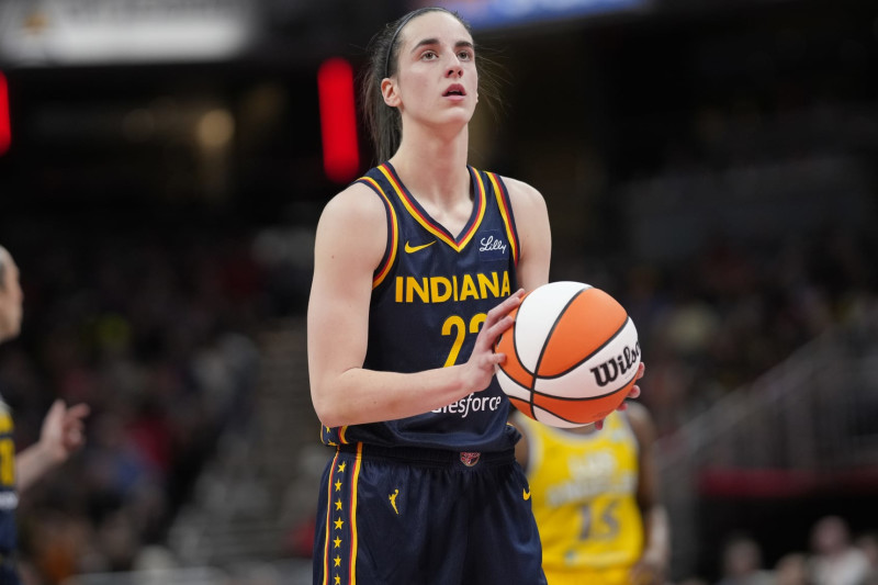 INDIANAPOLIS, IN - MAY 28: Caitlin Clark #22 of the Indiana Fever shoots a free throw during the game against the Los Angeles Sparks on May 28, 2024 at Gainbridge Fieldhouse in Indianapolis, Indiana. NOTE TO USER: User expressly acknowledges and agrees that, by downloading and or using this Photograph, user is consenting to the terms and conditions of the Getty Images License Agreement. Mandatory Copyright Notice: Copyright 2024 NBAE (Photo by A.J. Mast/NBAE via Getty Images)