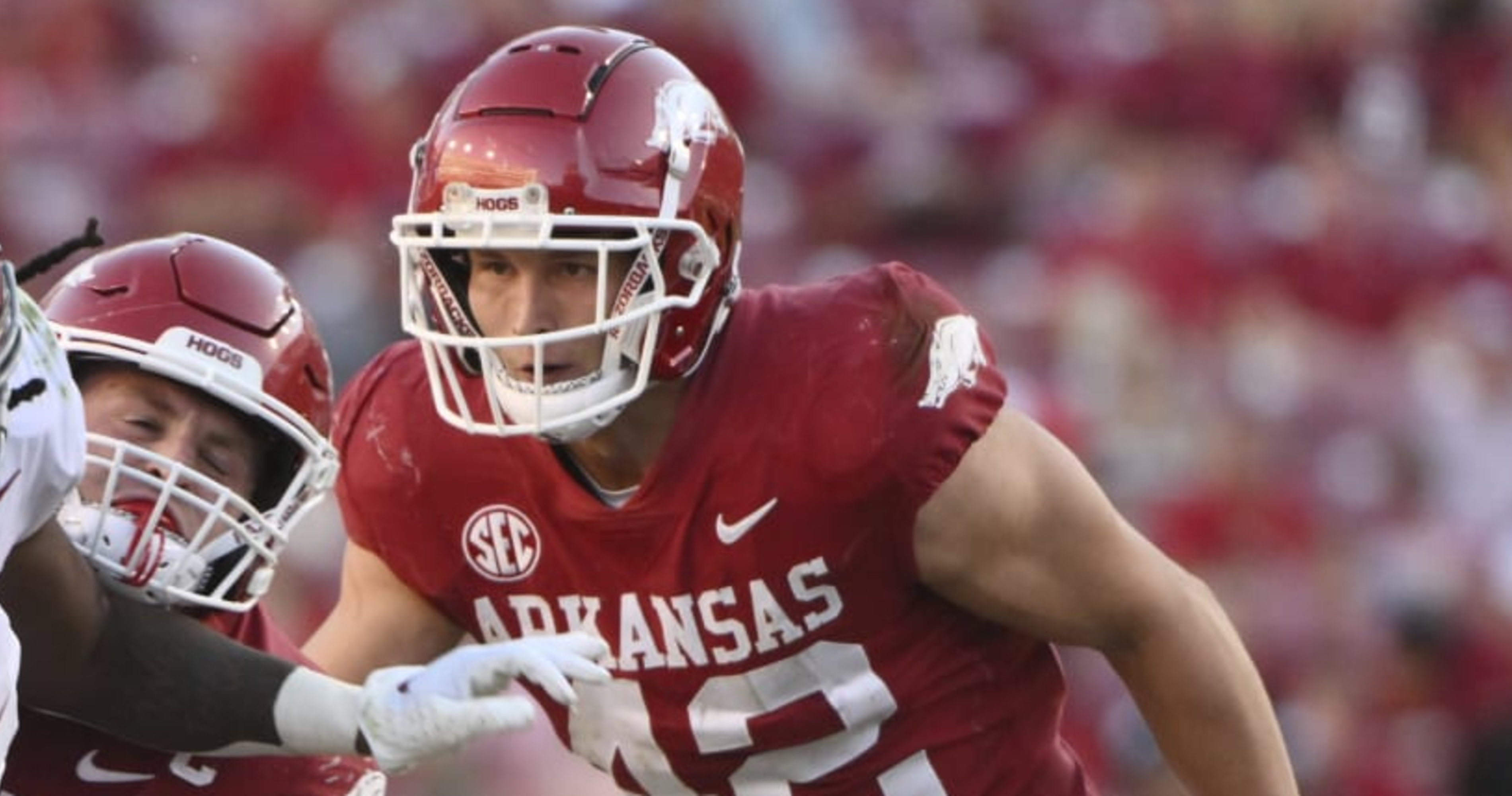 Arkansas football LB Drew Sanders declares for NFL draft