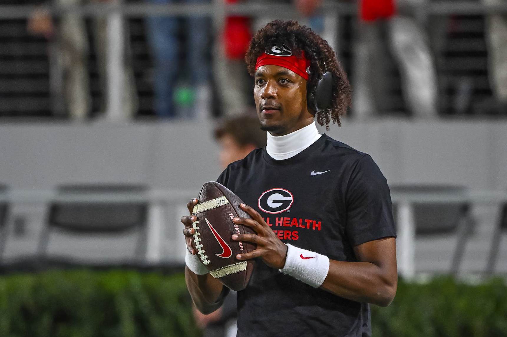 ATHENS, GA - NOVEMBER 16: Georgia Bulldogs quarterback Jaden Rashada (10) prior to the college football game between the Tennessee Volunteers and the Georgia Bulldogs on November 16, 2024, on Dooley Field at Sanford Stadium in Athens, GA. (Photo by John Adams/Icon Sportswire via Getty Images)