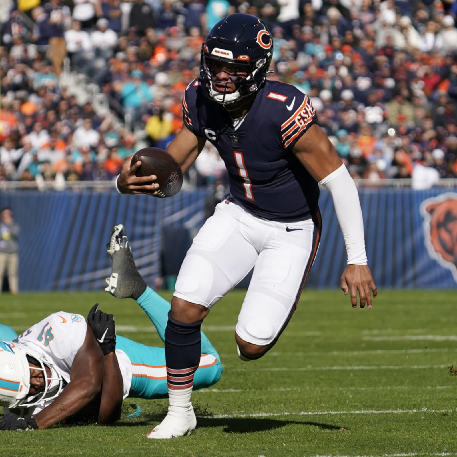 Miami Dolphins beat Chicago Bears, 35-32, improve to 6-3