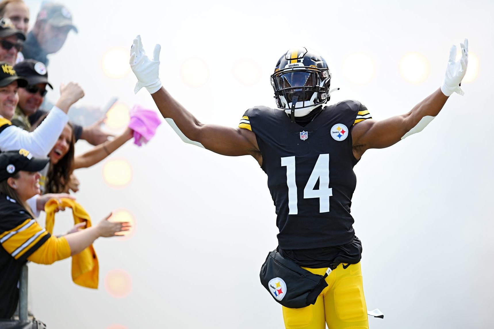 Watch: Steelers WR George Pickens on Chase Claypool Helping Him Get  Acclimated to Team - Steelers Now