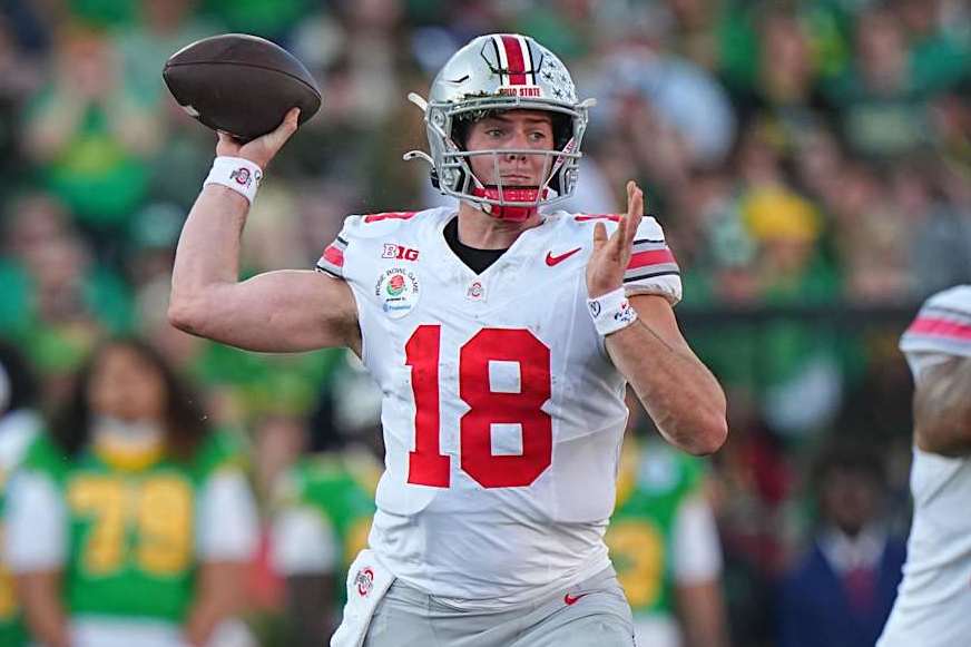 College Football: Rose Bowl: Ohio State Will Howard (18) in action, throws the football vs Oregon at the Rose Bowl. Pasadena, FL 1/1/2025 CREDIT: Erick W. Rasco (Photo by Erick W. Rasco/Sports Illustrated via Getty Images) (Set Number: X164653 TK1)