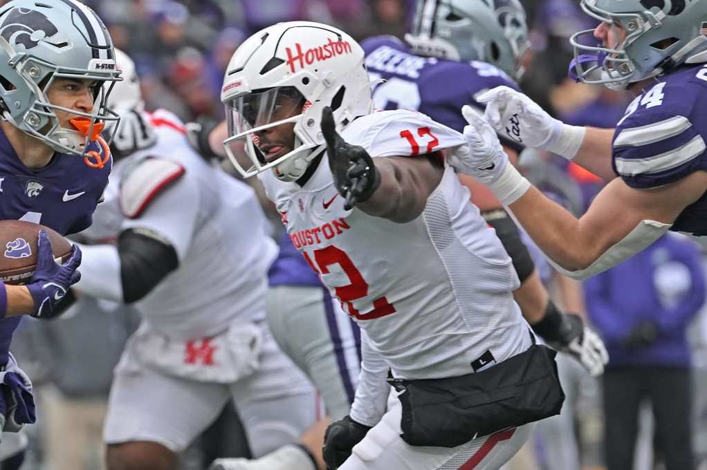 MANHATTAN, KS - OCTOBER 28: Wide receiver Jayce Brown #1 of the Kansas State Wildcats runs with the ball against defensive lineman David Ugwoegbu #12 of the Houston Cougars in the first half at Bill Snyder Family Football Stadium on October 28, 2023 in Manhattan, Kansas. (Photo by Peter G. Aiken/Getty Images)