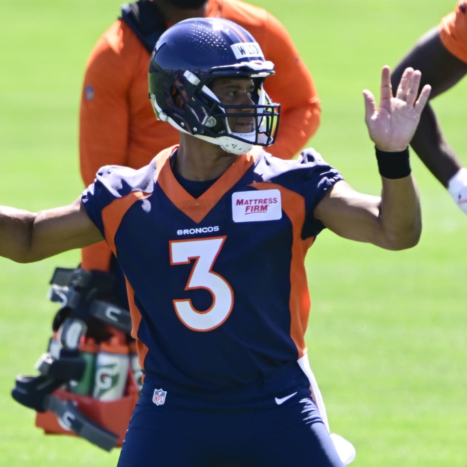 Denver Broncos: 10 photos of Russell Wilson at OTAs