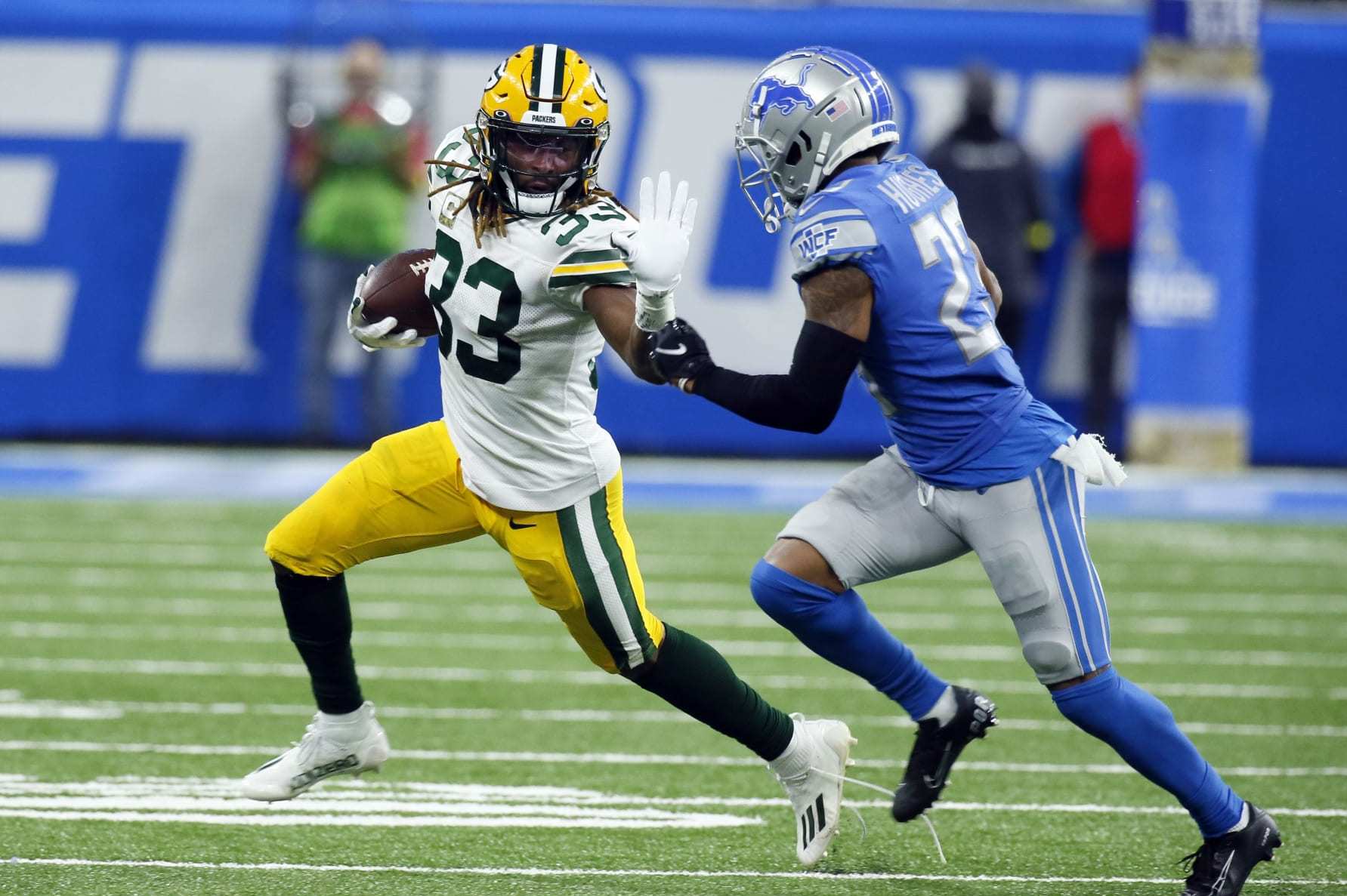 Aaron Jones injury: Packers RB suffers ankle injury in Week 9 - DraftKings  Network