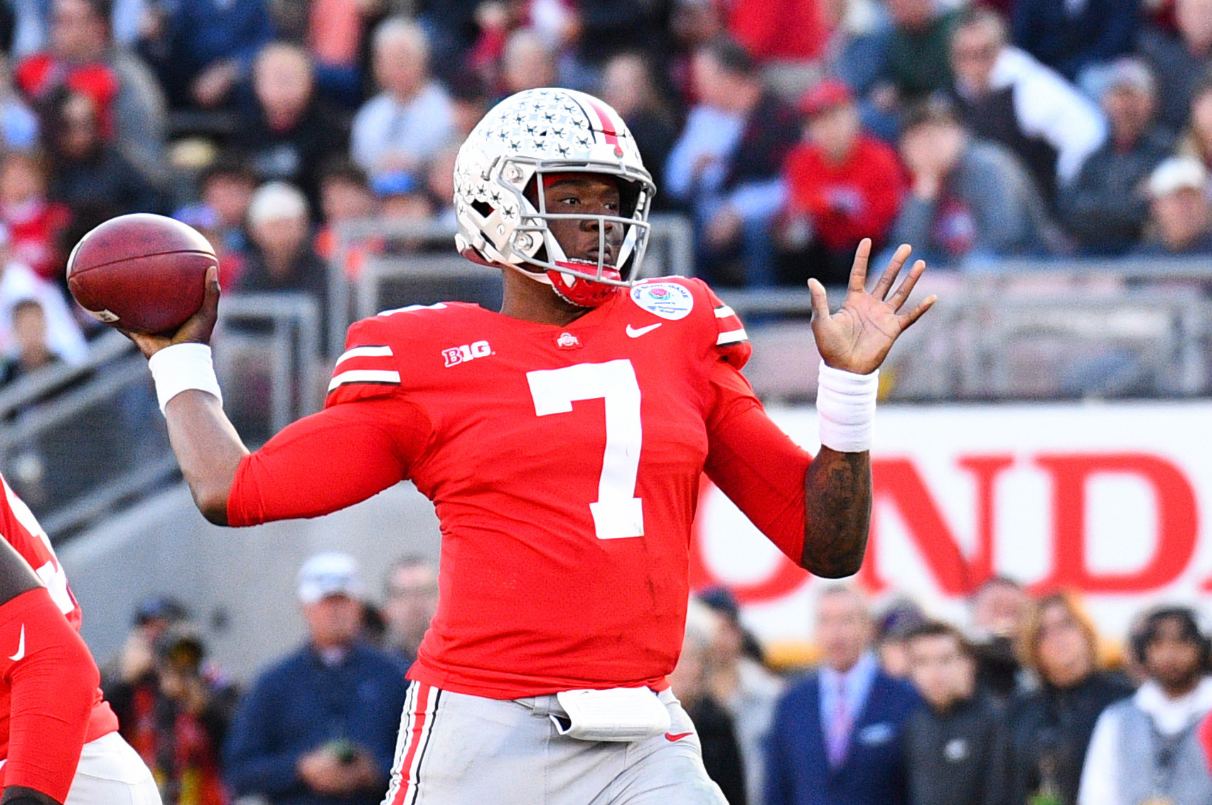PASADENA, CA - JANUARY 01: Ohio State (7) Dwayne Haskins (QB) throws a pass during the Rose Bowl Game between the Washington Huskies and Ohio State Buckeyes on January 1, 2019, at the Rose Bowl in Pasadena, CA. (Photo by Brian Rothmuller/Icon Sportswire via Getty Images)