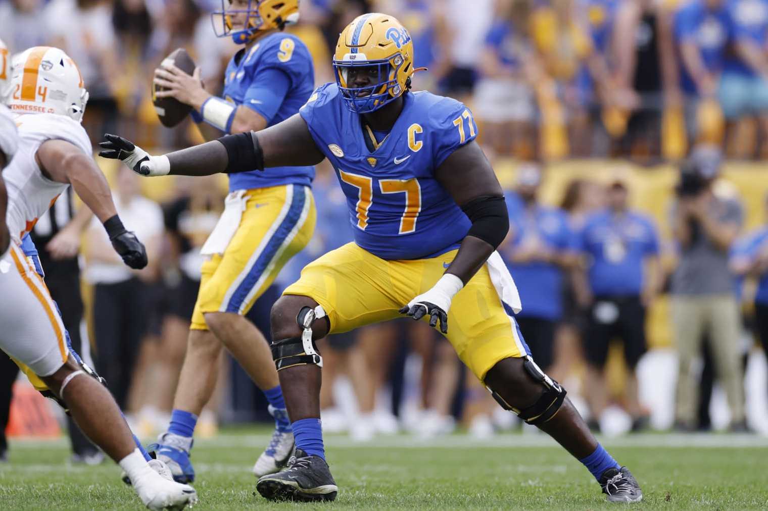 PITTSBURGH, PA - SEPTEMBER 10: Pittsburgh Panthers offensive lineman Carter Warren (77) blocks during a college football game against the Tennessee Volunteers on September 10, 2022 at Acrisure Stadium in Pittsburgh, Pennsylvania. (Photo by Joe Robbins/Icon Sportswire via Getty Images)