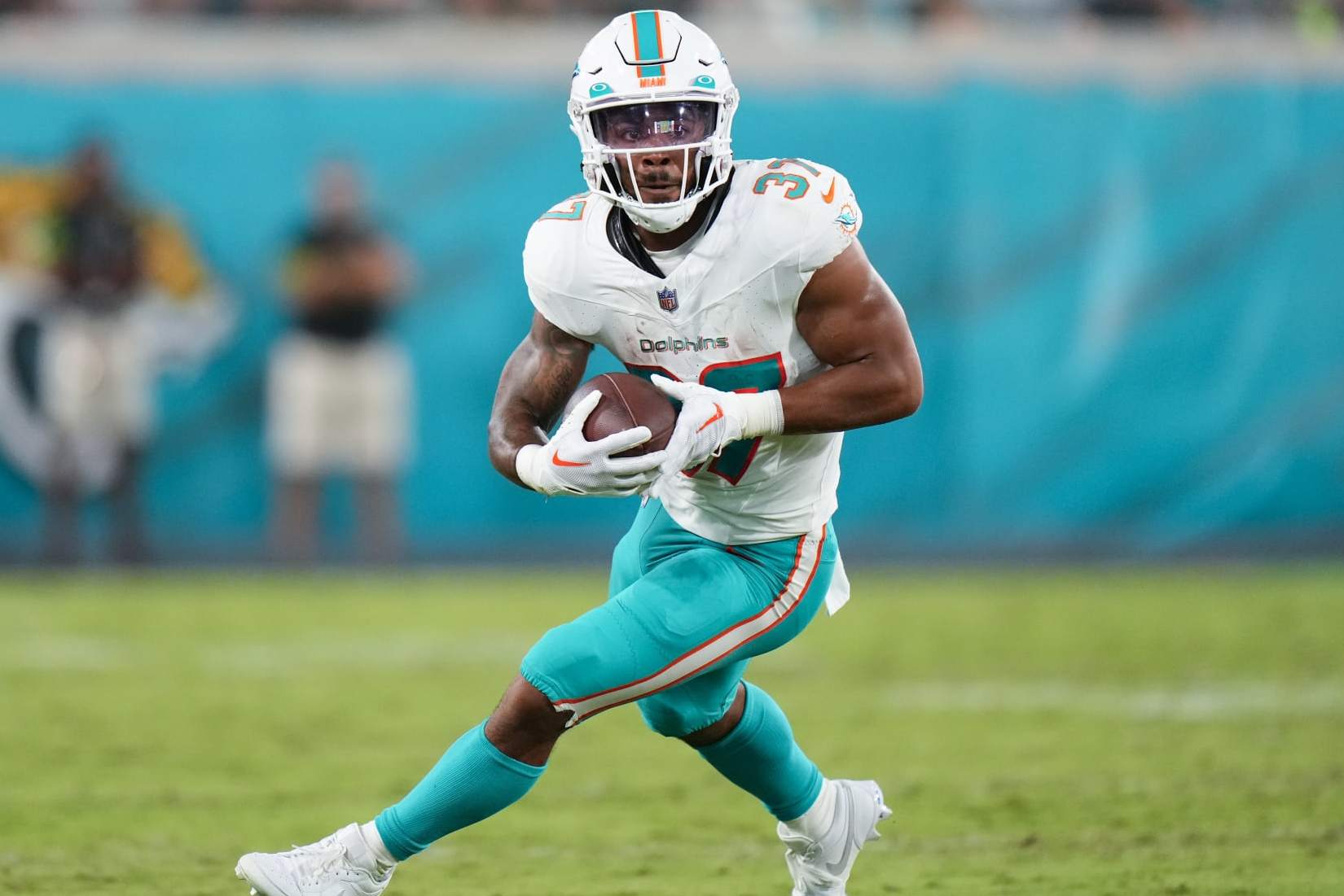 Dolphins re-sign RB Myles Gaskin