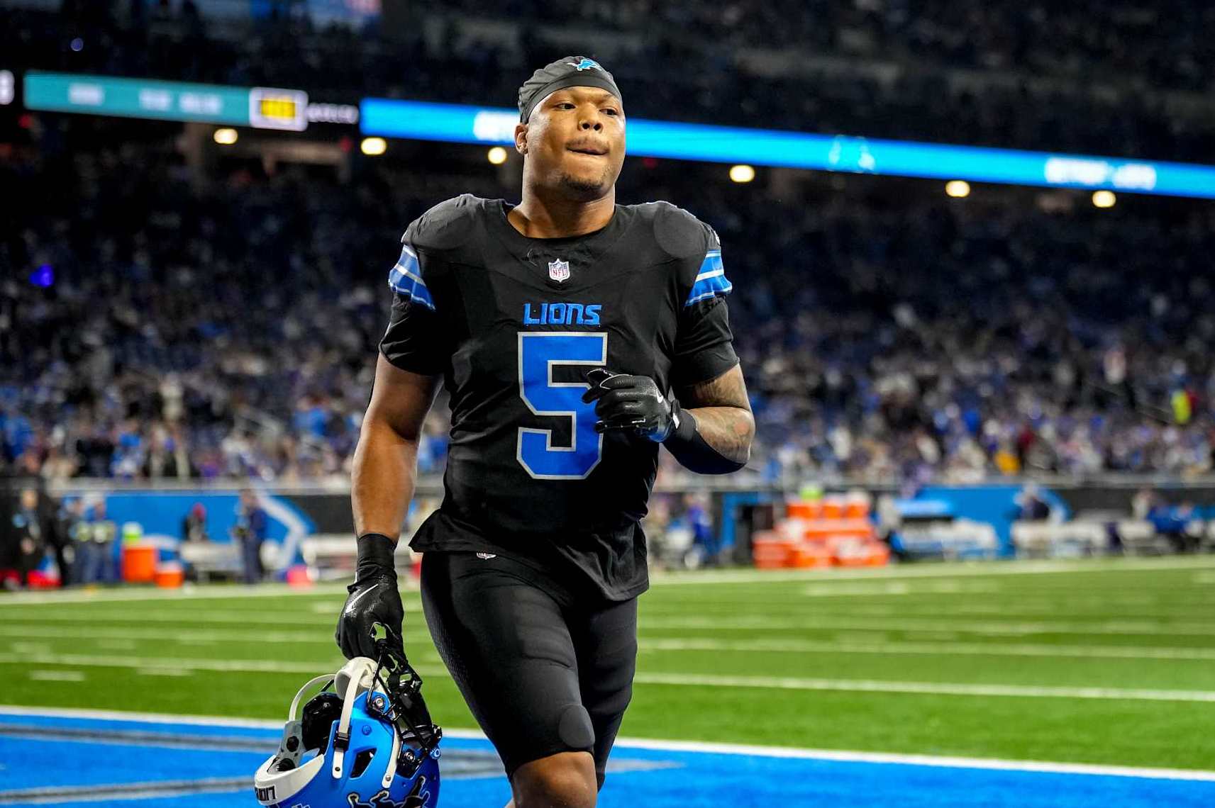 DETROIT, MICHIGAN - DECEMBER 15: David Montgomery #5 of the Detroit Lions runs off the field before the game against the Buffalo Bills at Ford Field on December 15, 2024 in Detroit, Michigan. (Photo by Nic Antaya/Getty Images)