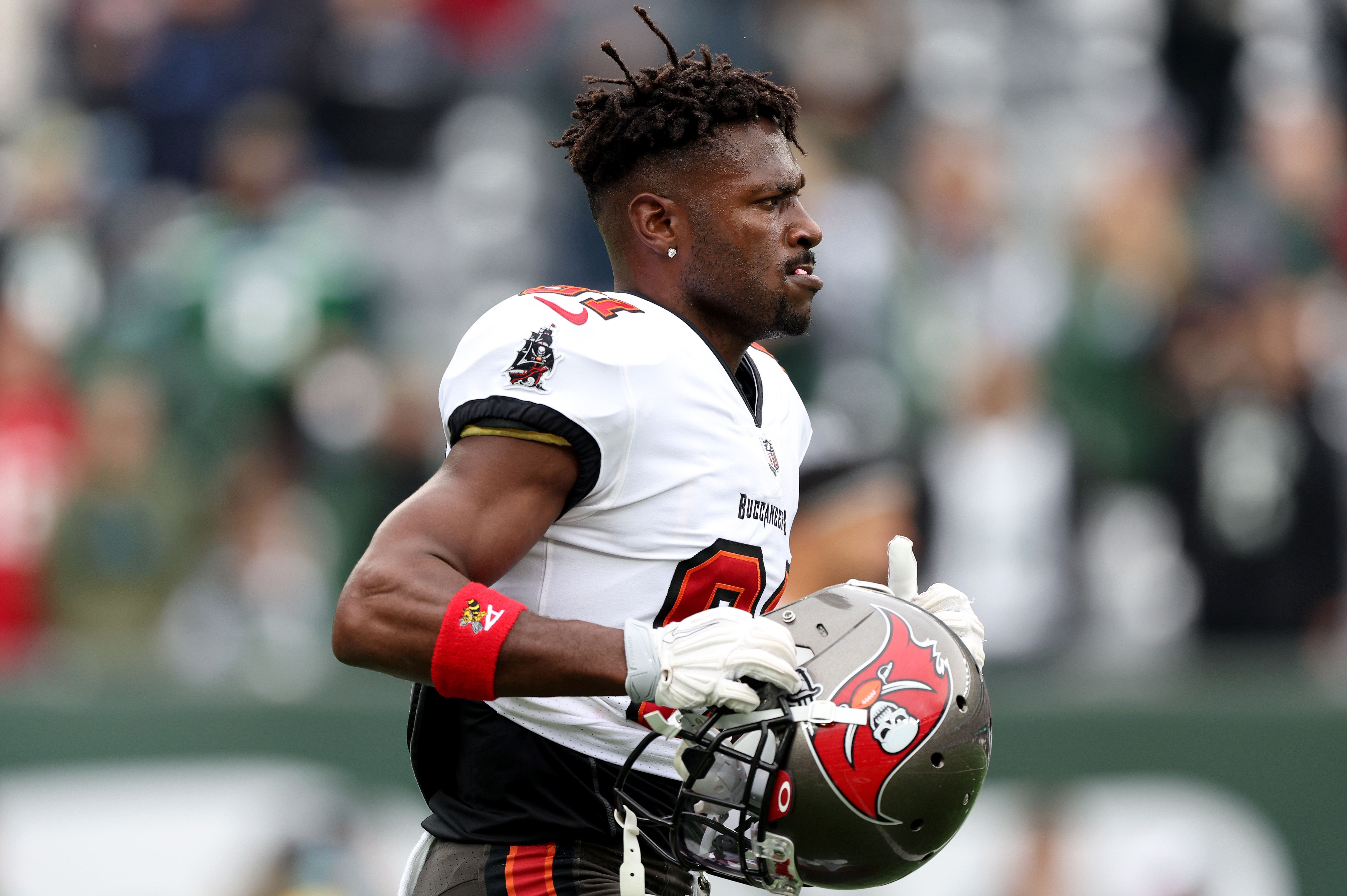 Antonio Brown Thanks Bucs for Opportunity After Taking Off Uniform, Exiting vs. Jets